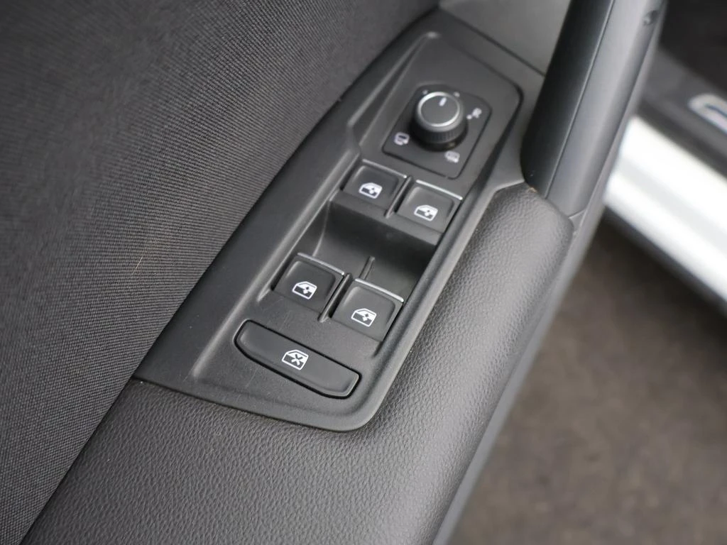 Volkswagen-Tiguan-image-18