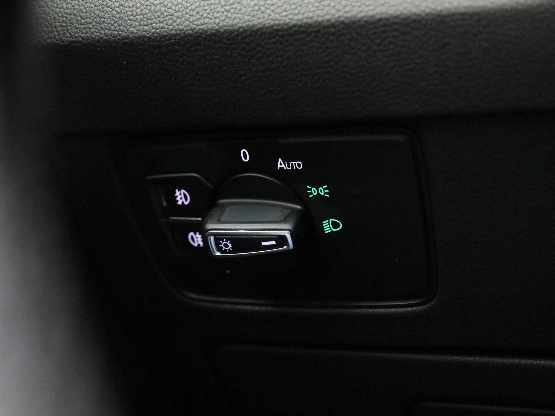 Volkswagen-Passat-image-19
