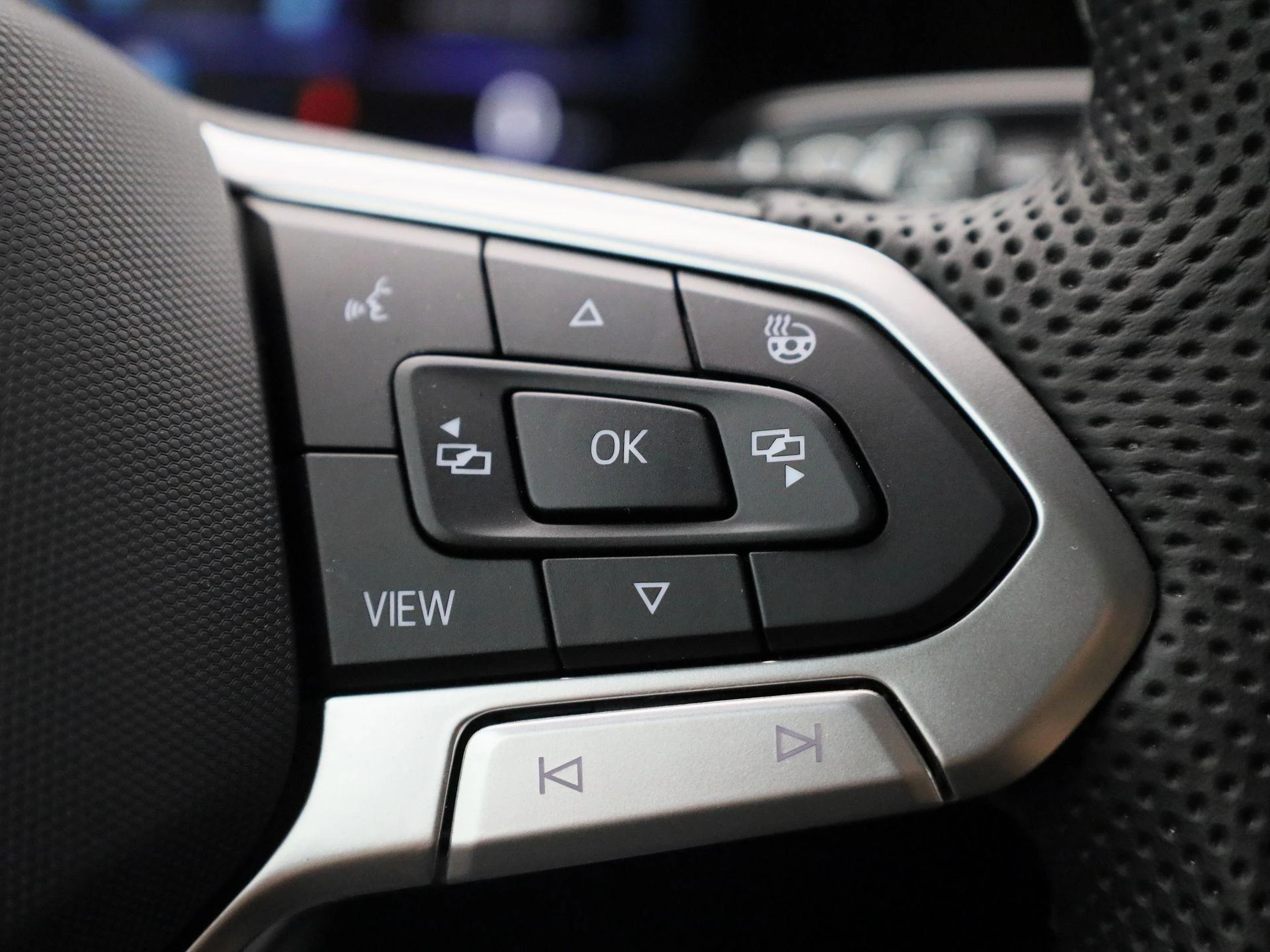 Volkswagen-Touareg-image-33