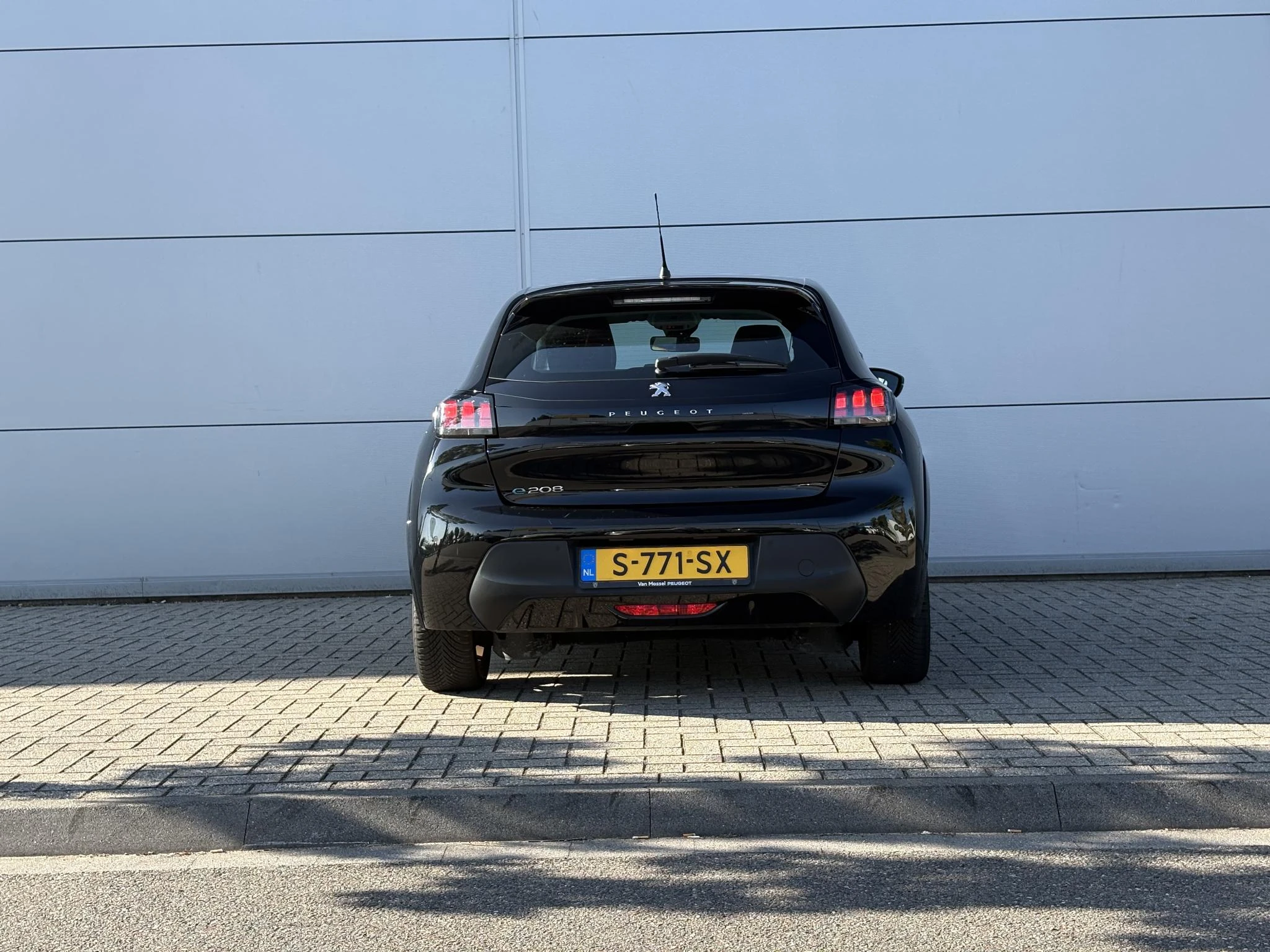 Peugeot-e-208-image-4