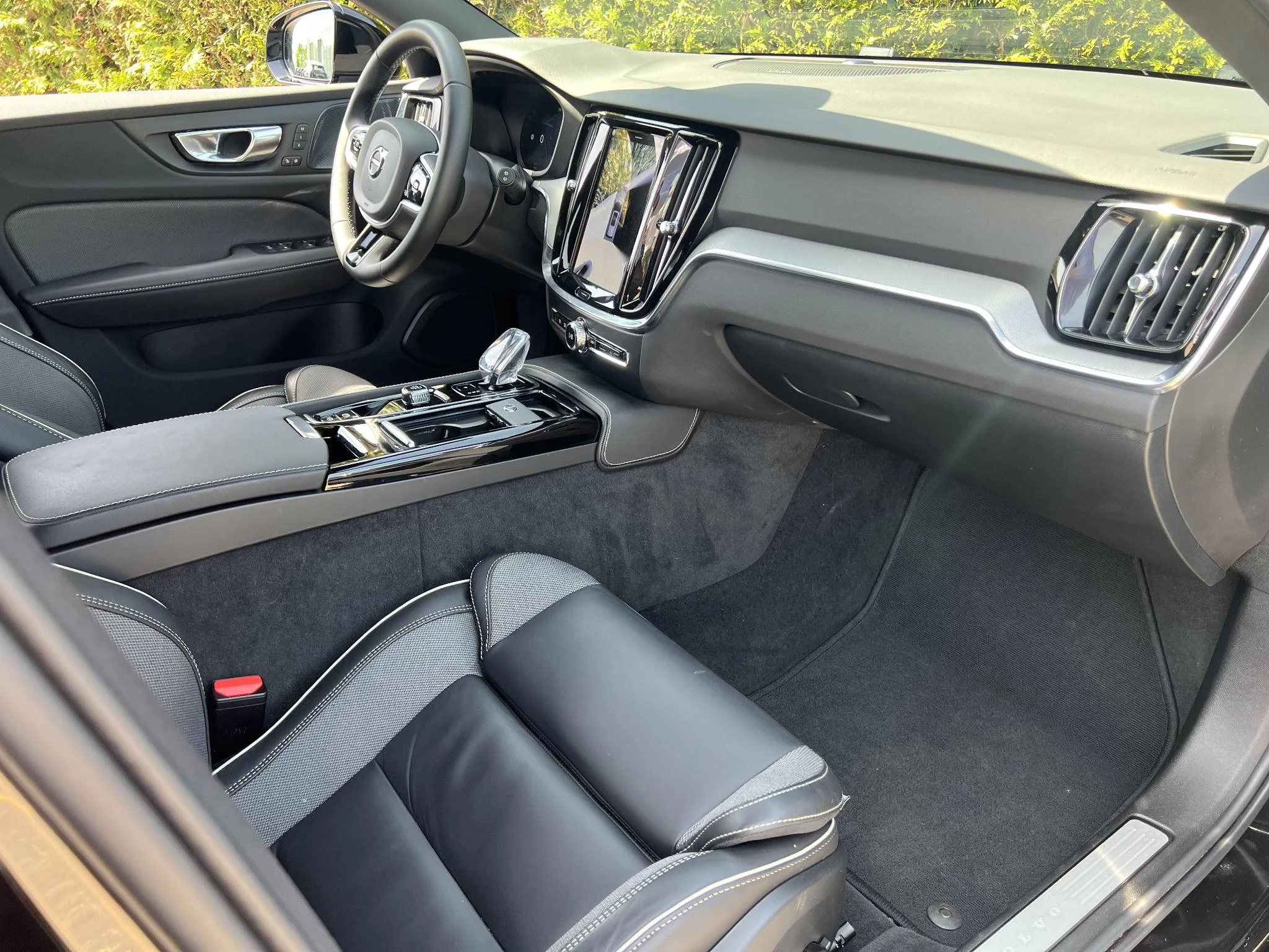 Volvo V60 T6 Plug-in hybrid AWD Plus Dark