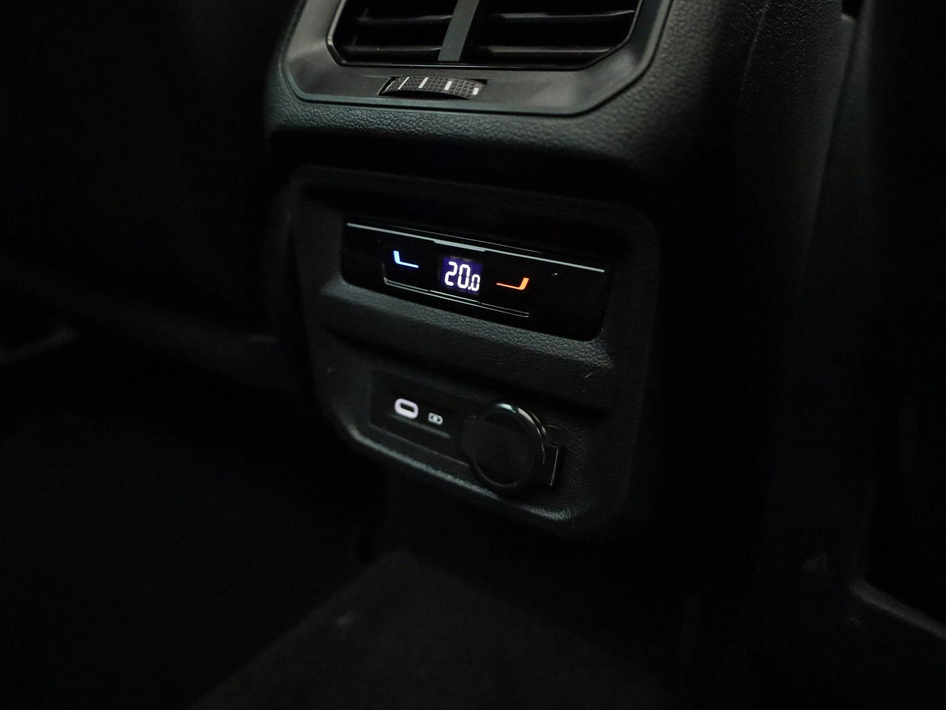 Volkswagen-Tiguan-image-31
