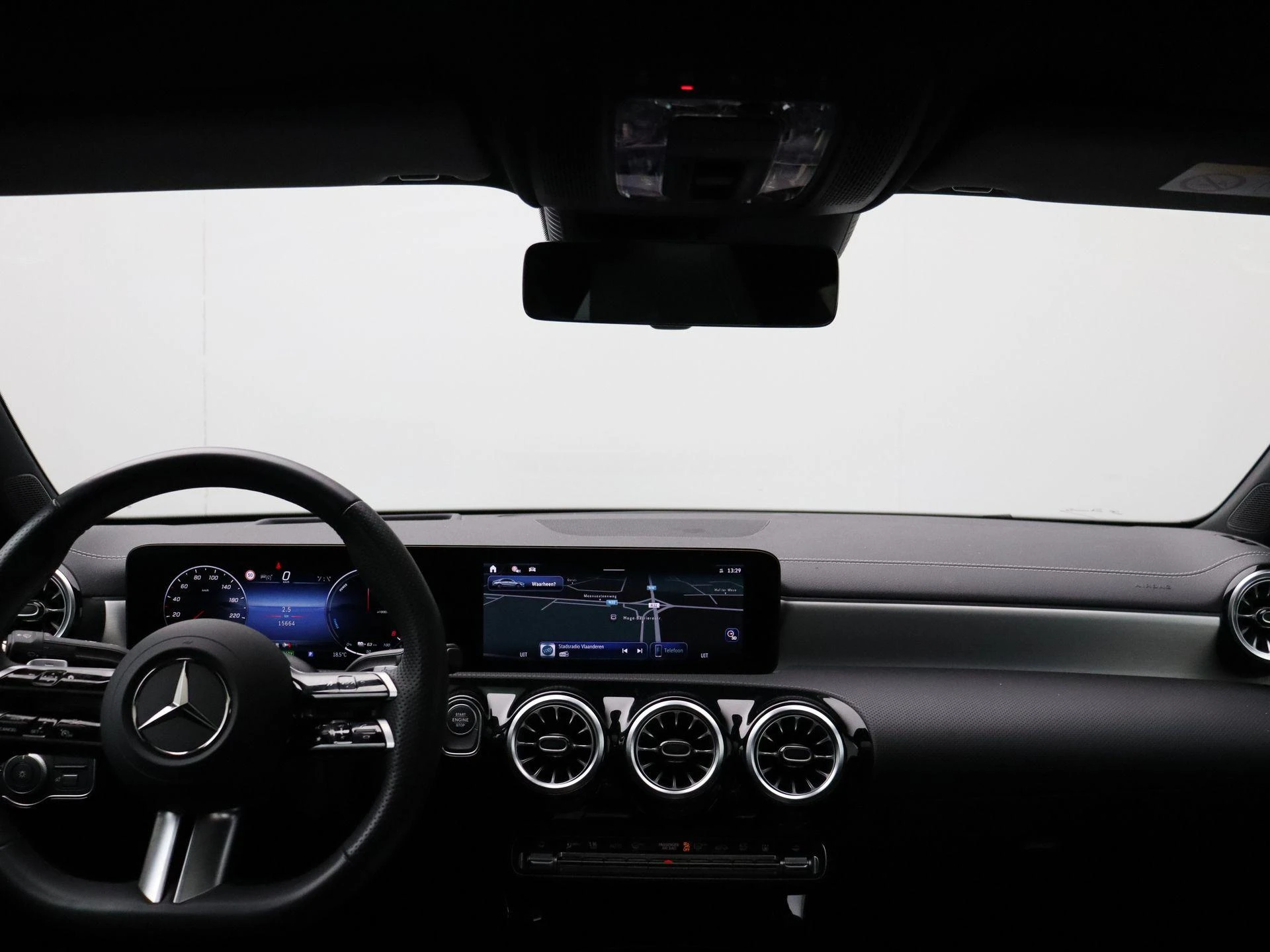 Mercedes-Benz-CLA-image-25