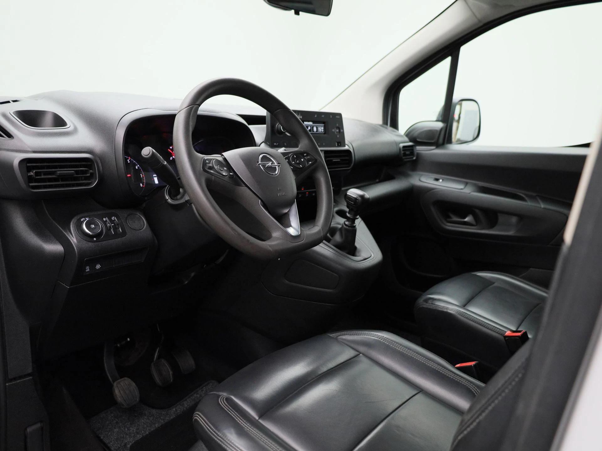 Opel-Combo Life-image-25