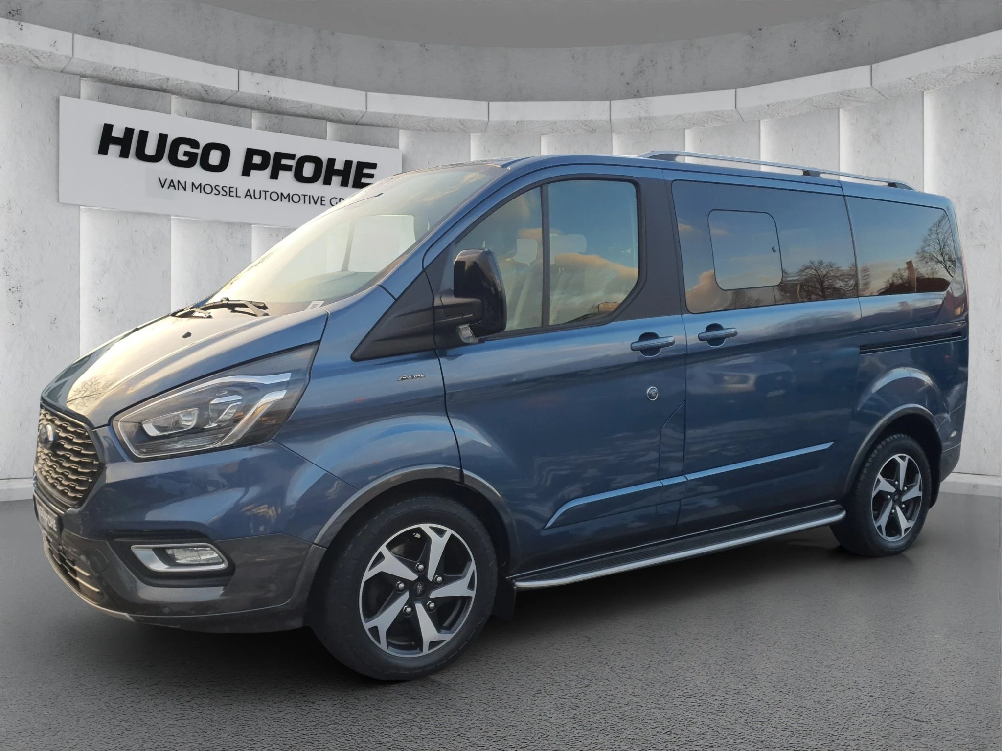 Ford-Tourneo Custom-image-0