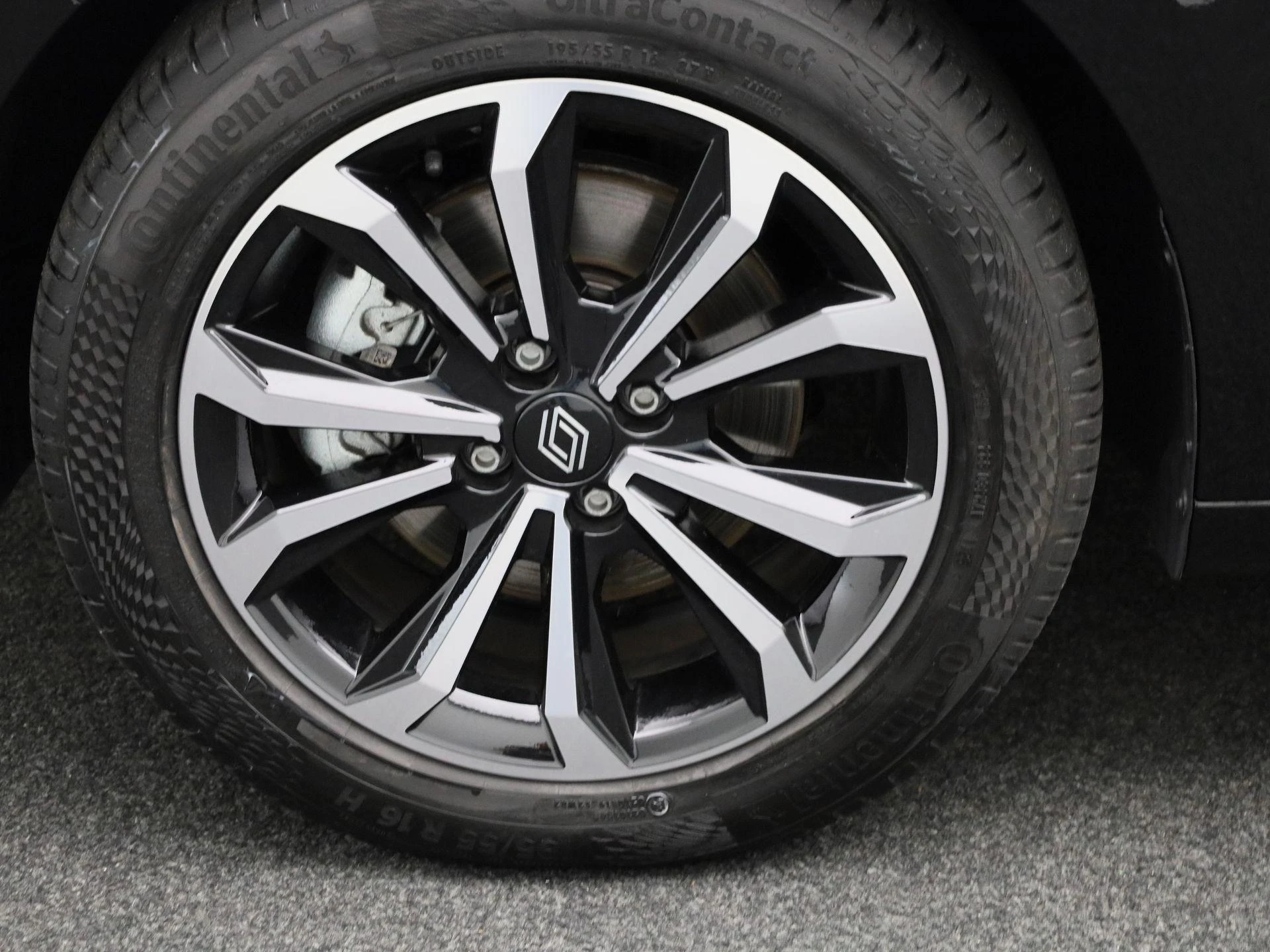 Renault-Clio-image-11