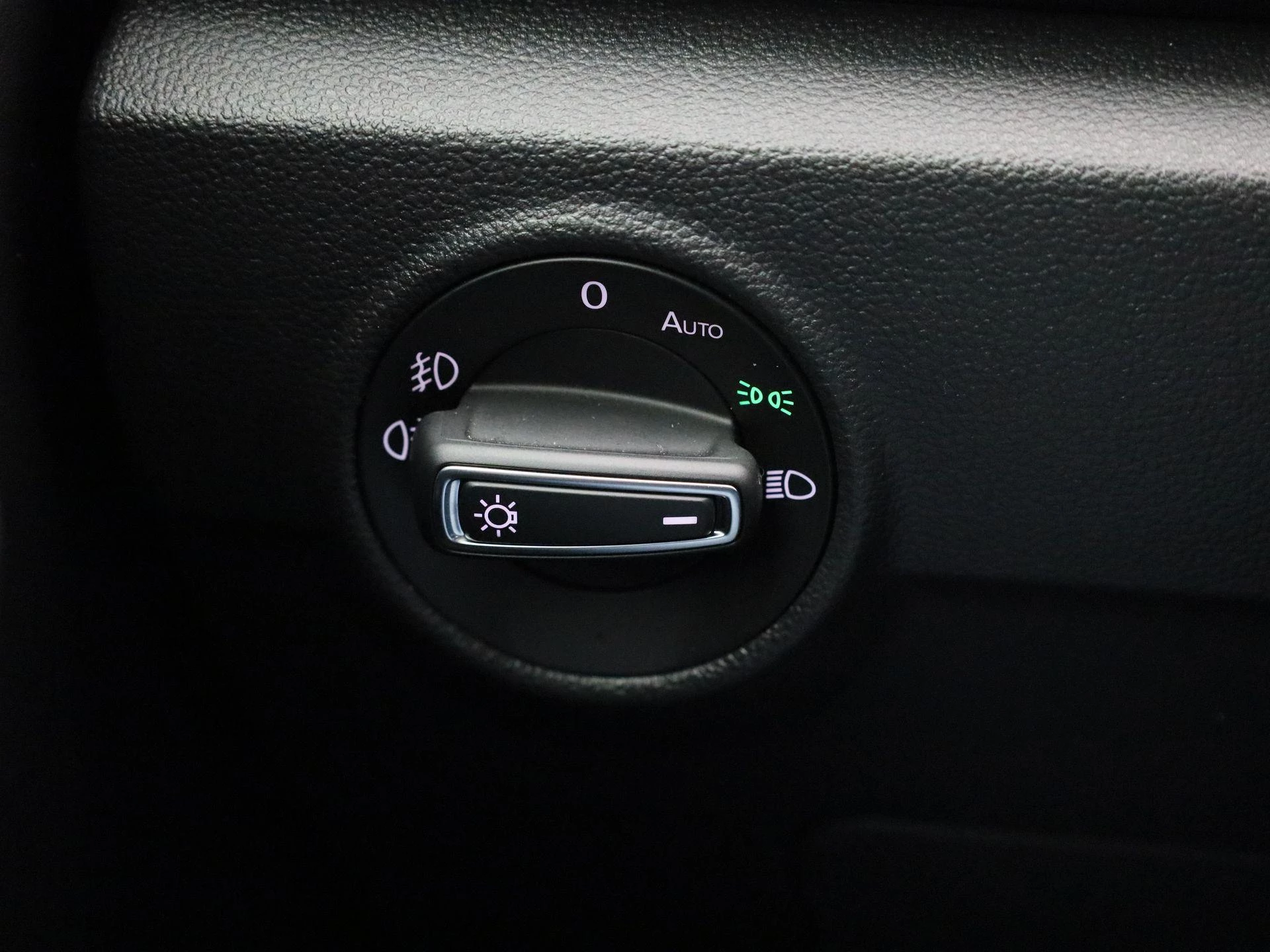 Volkswagen-T-Roc-image-21
