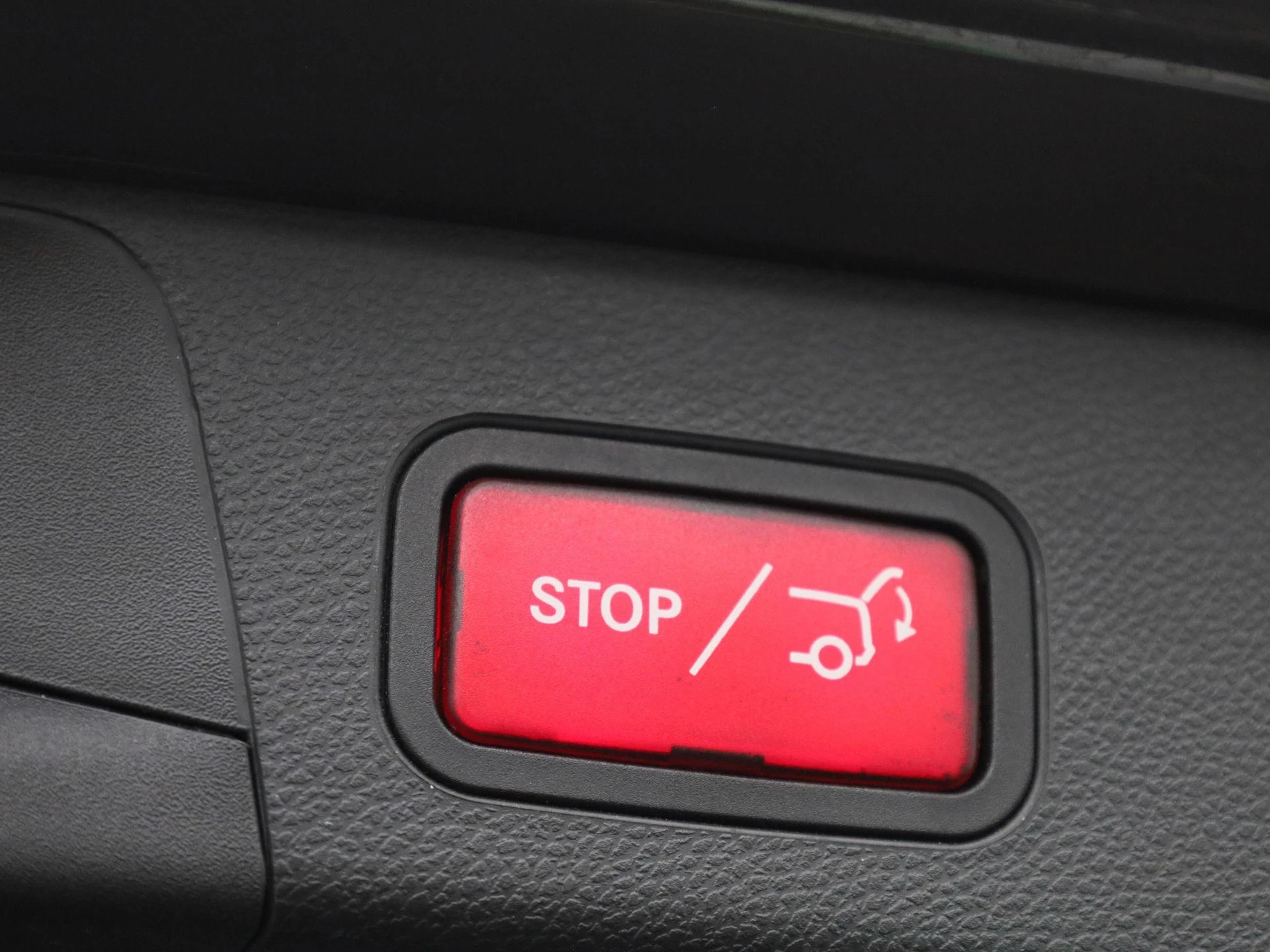 Mercedes-Benz-C-Klasse-image-14