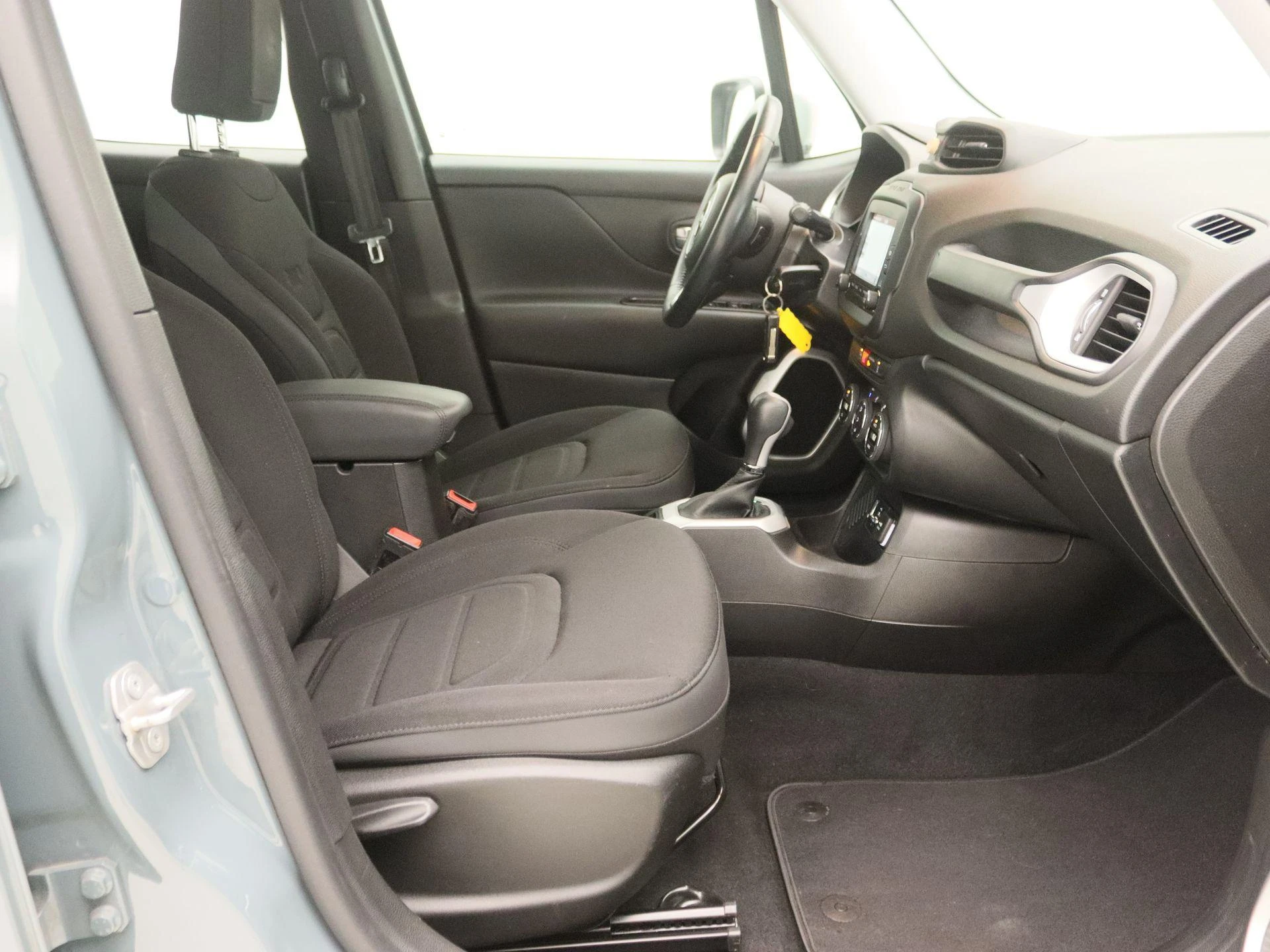 Jeep-Renegade-image-22