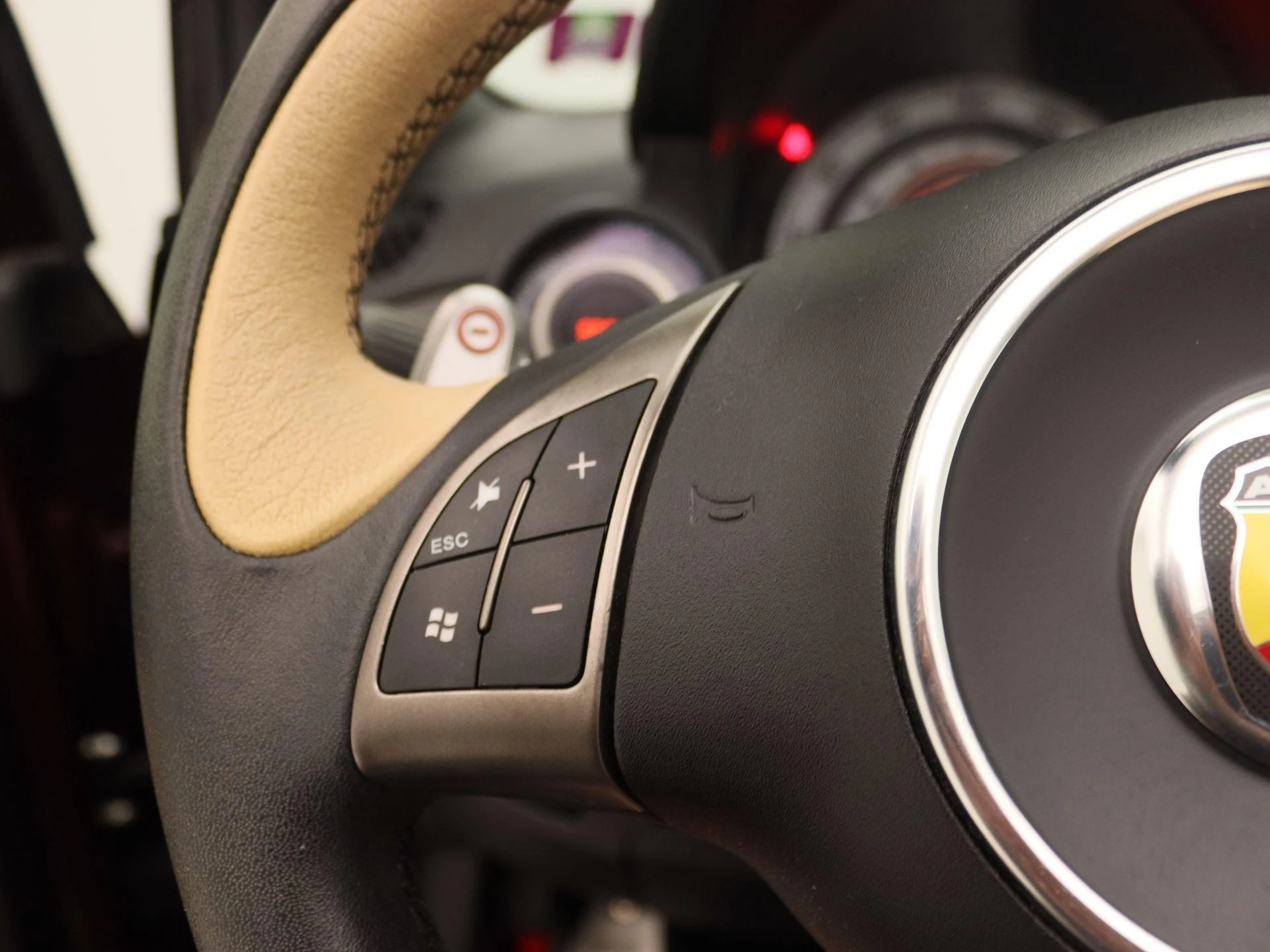 Abarth-695-image-18