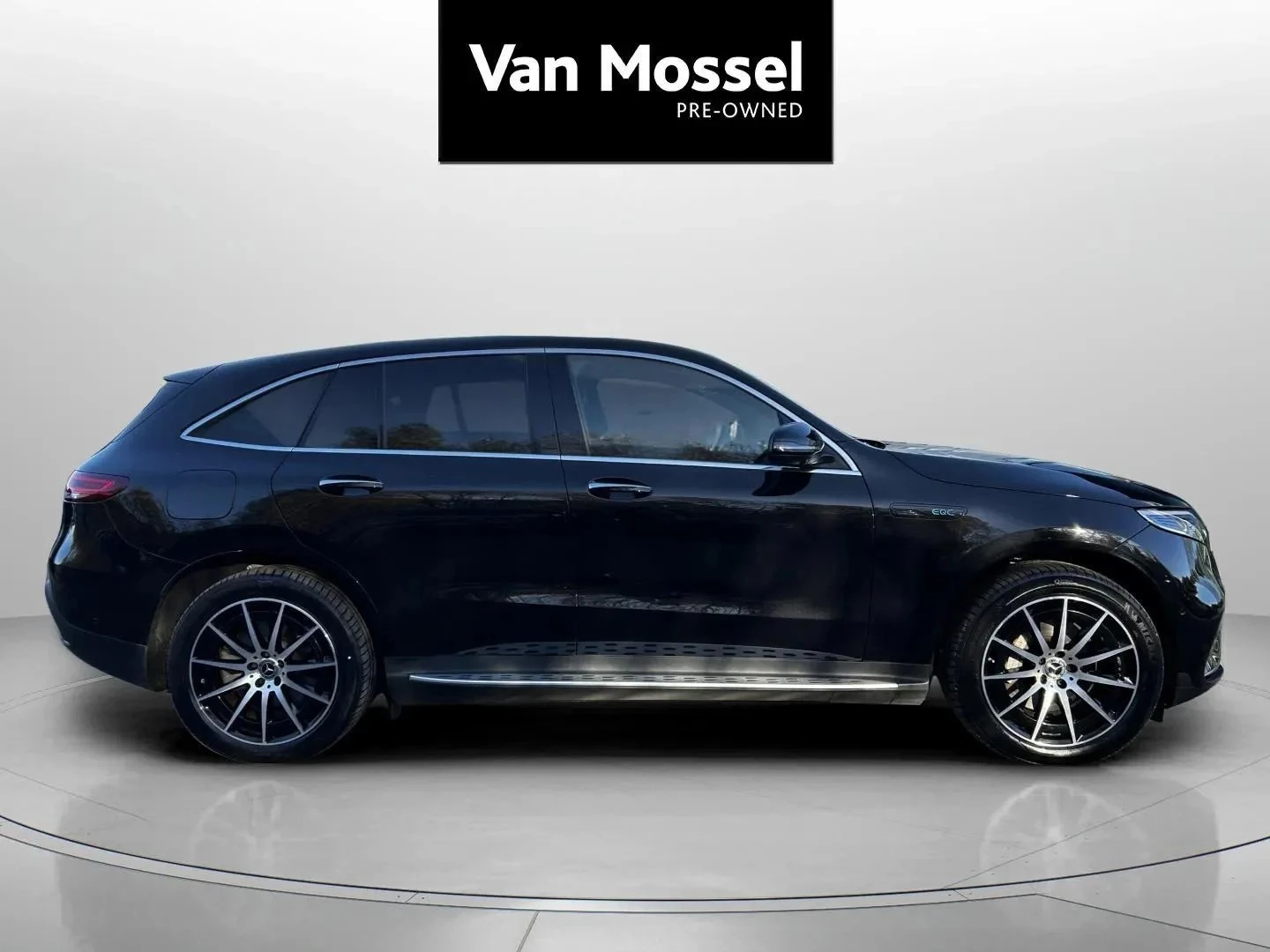 Mercedes-Benz-EQC-image-3