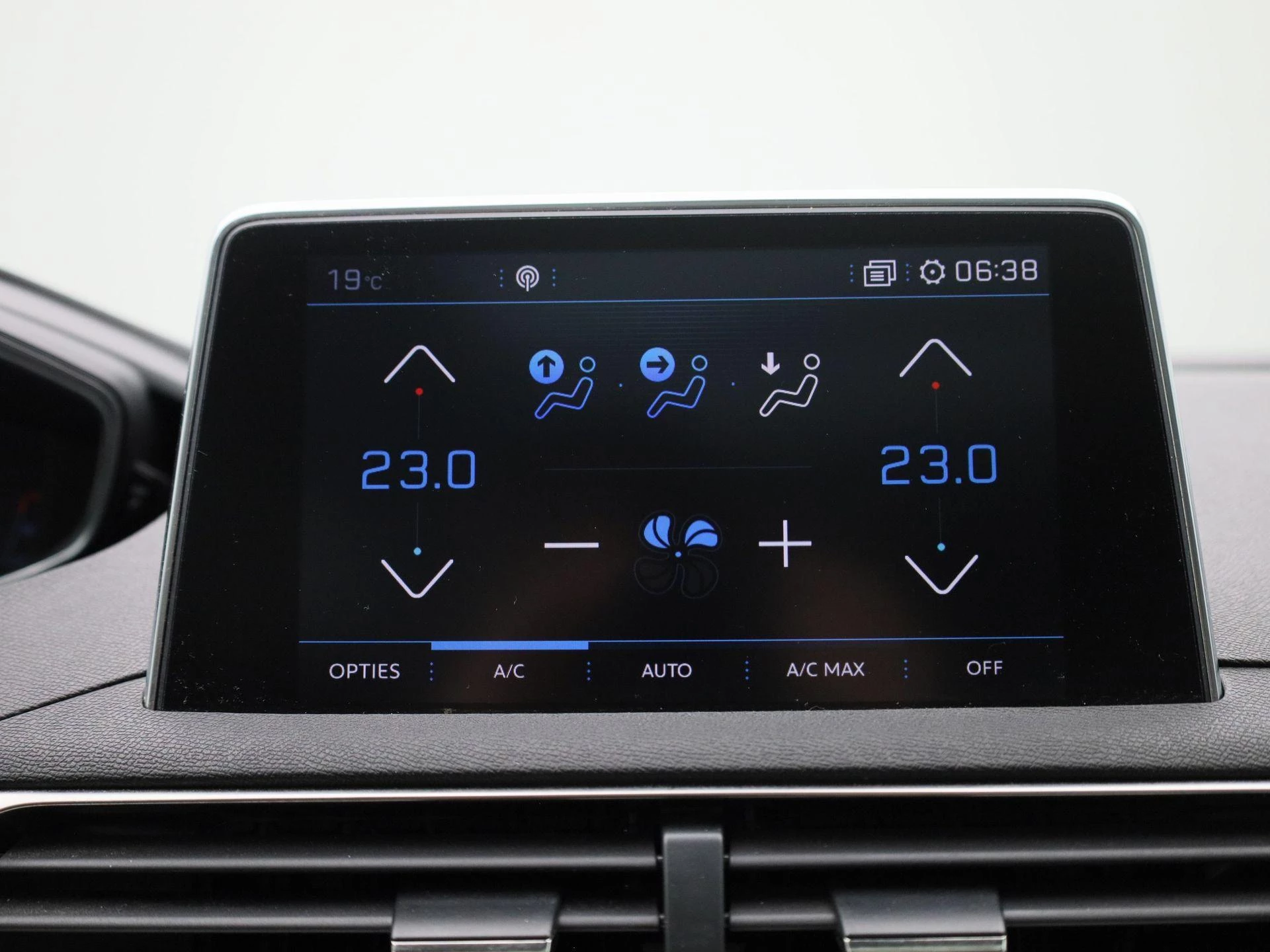 Peugeot-5008-image-10