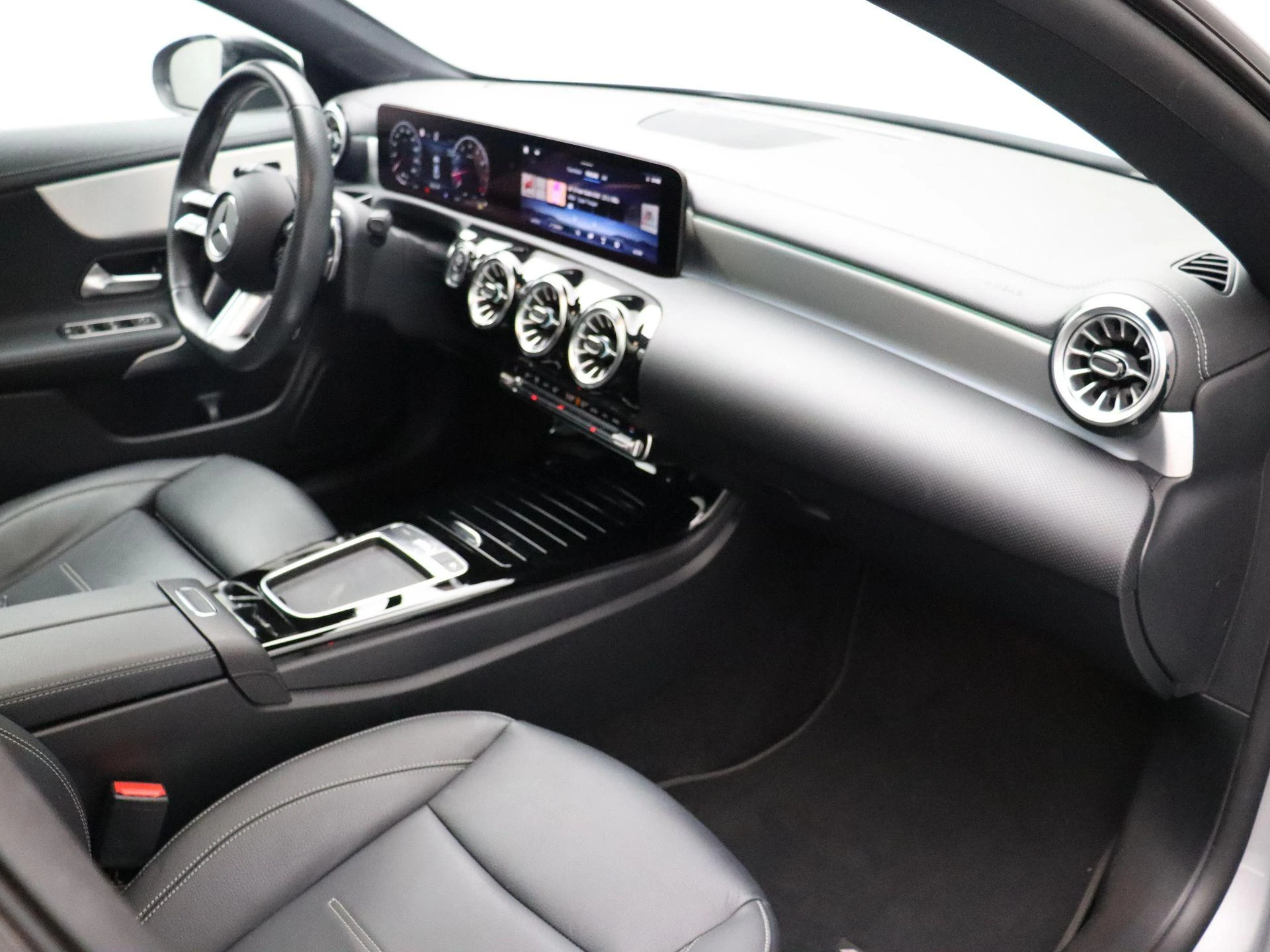 Mercedes-Benz-CLA-image-26