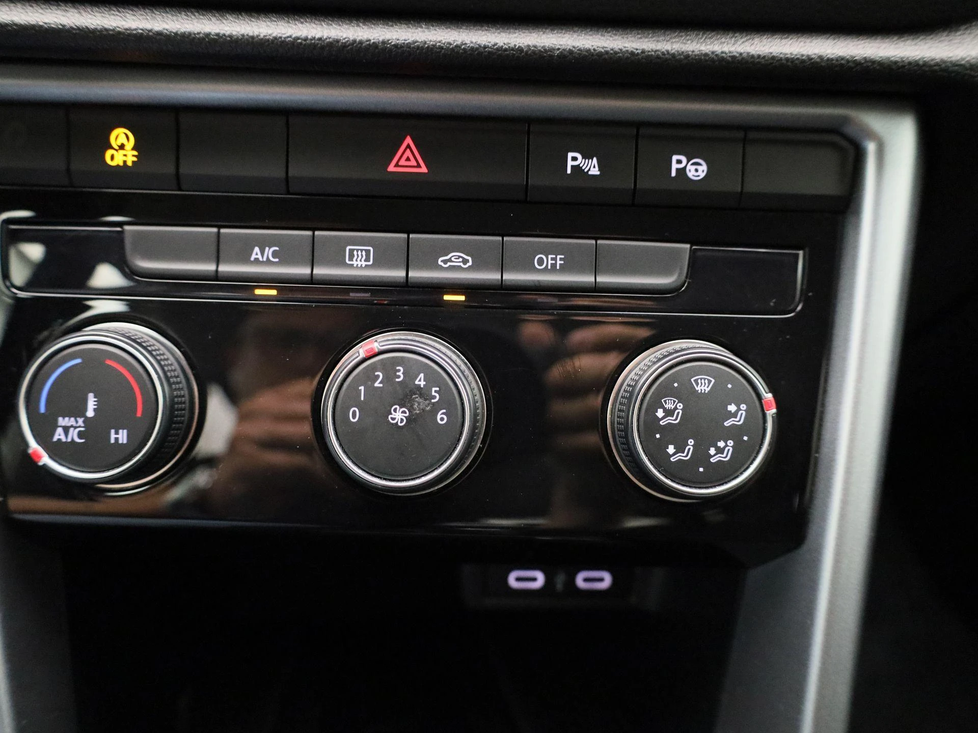 Volkswagen-T-Roc-image-18