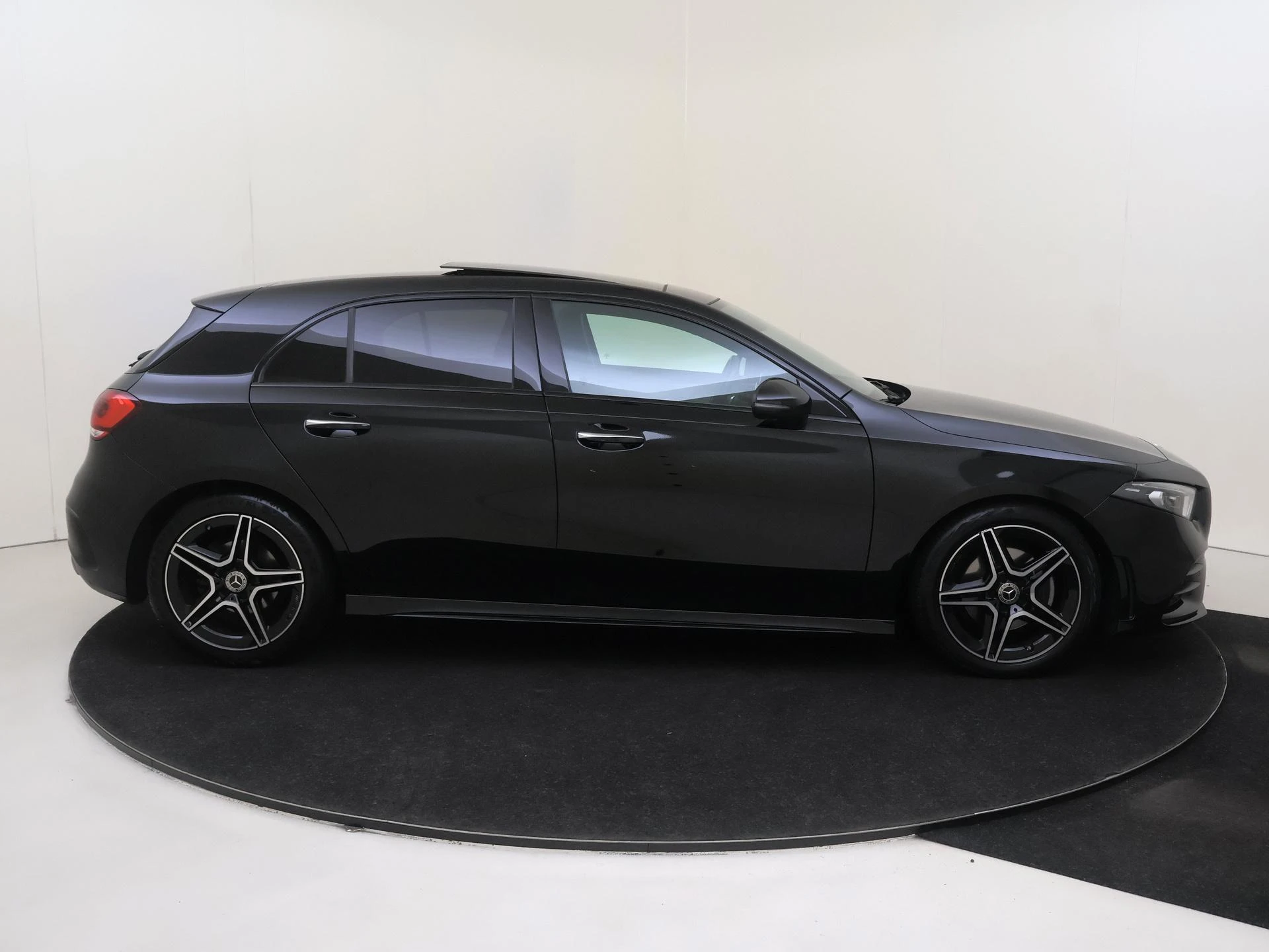 Mercedes-Benz-A-Klasse-image-8