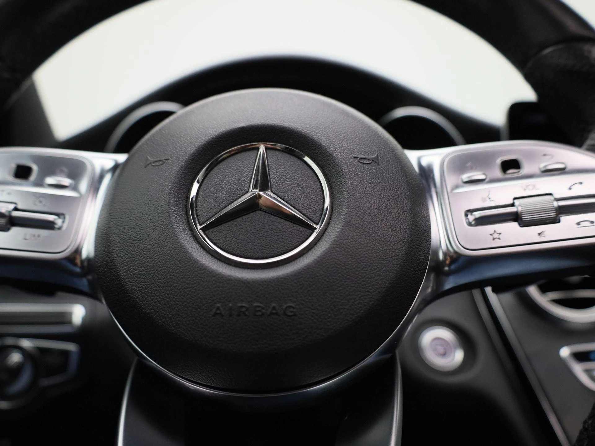Mercedes-Benz-C-Klasse-image-32
