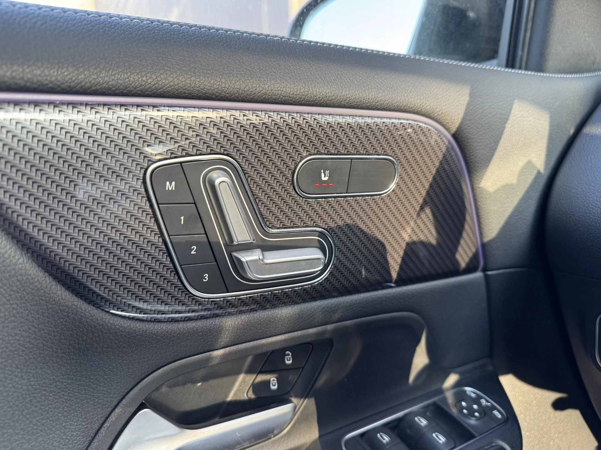 Mercedes-Benz GLA 250 e AMG Line + LEDER + MEMORY + CARPLAY + MULTIBEAM LED +