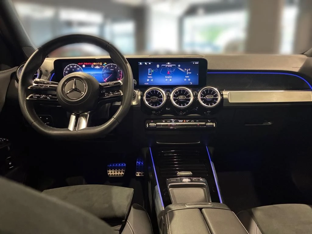 Mercedes-Benz-GLB 200-image-11