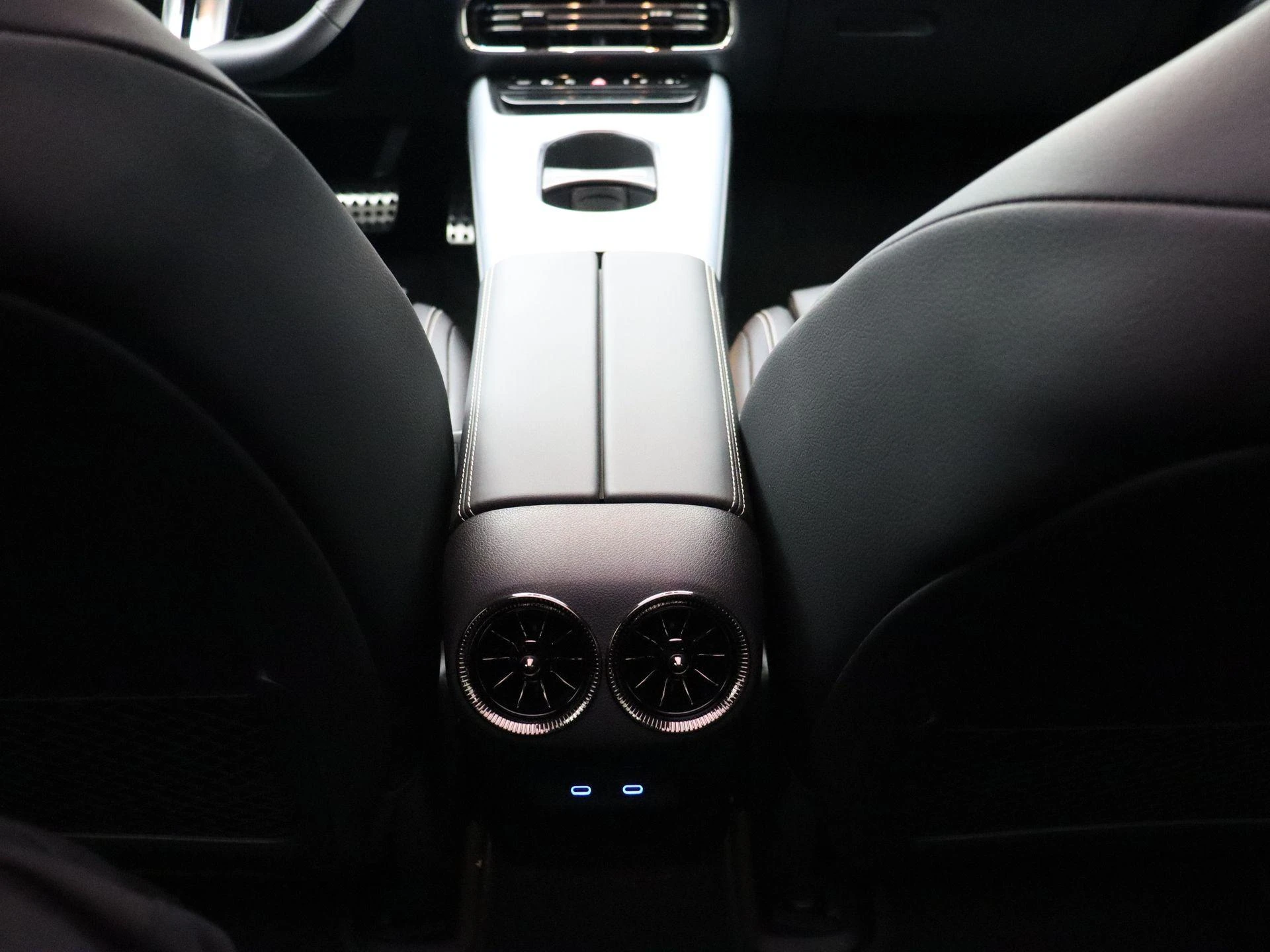 Mercedes-Benz-CLA-image-24