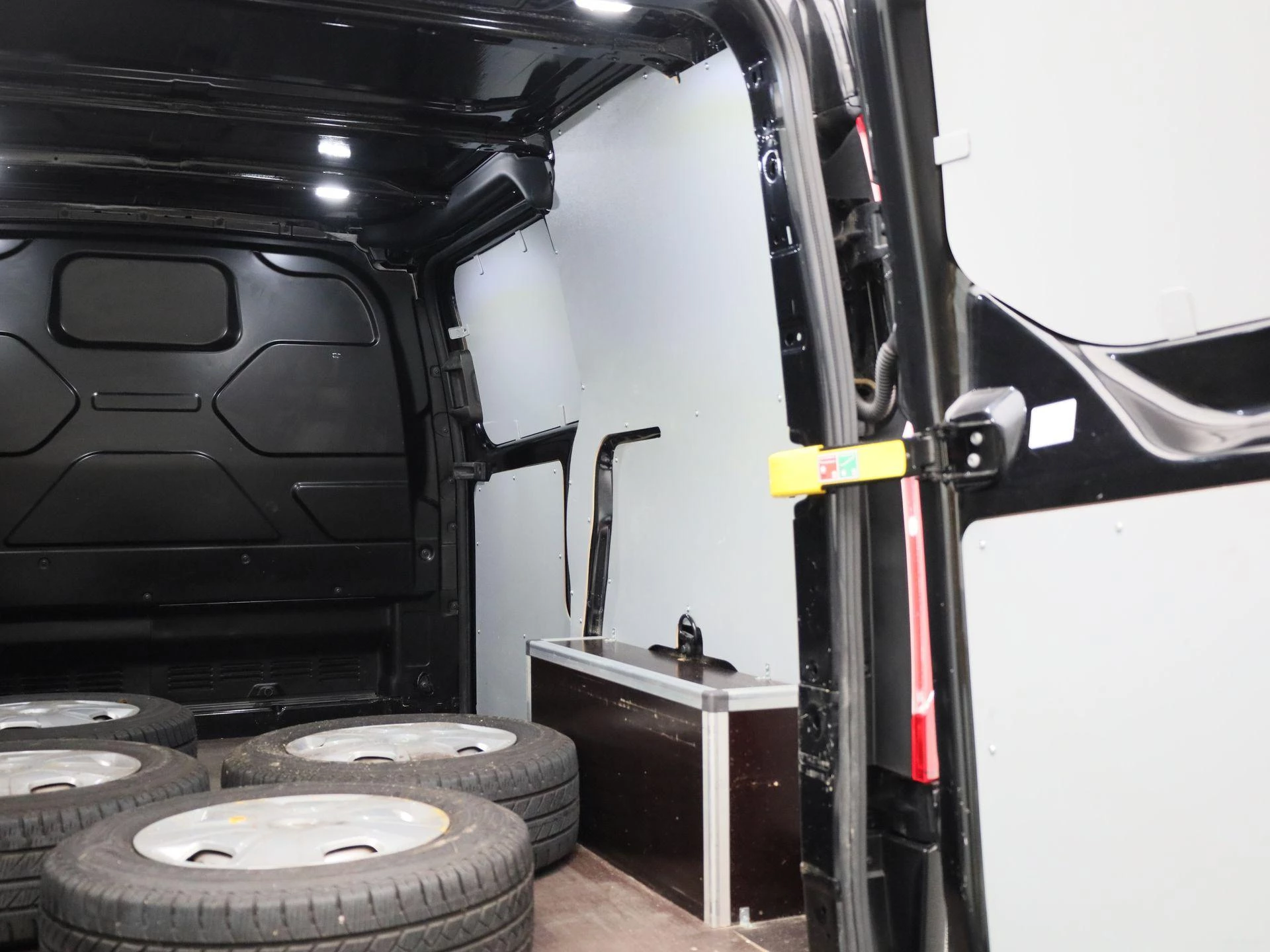 Ford-Transit Custom-image-21