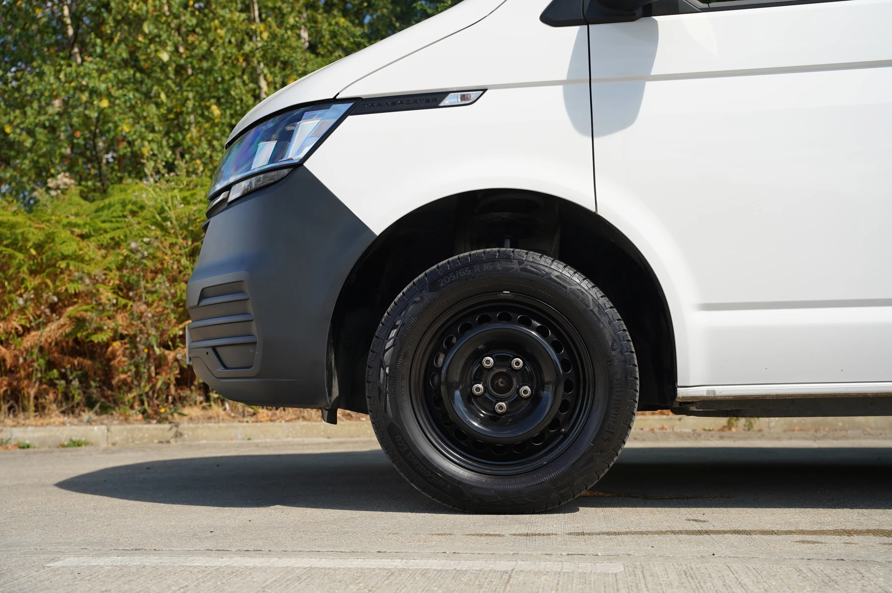 Volkswagen-Transporter-image-4