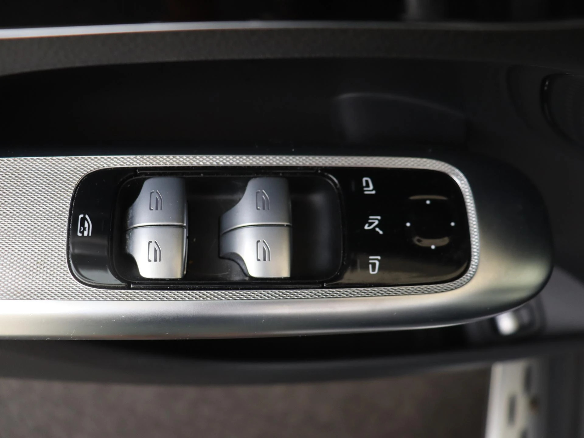 Mercedes-Benz-GLC-image-25
