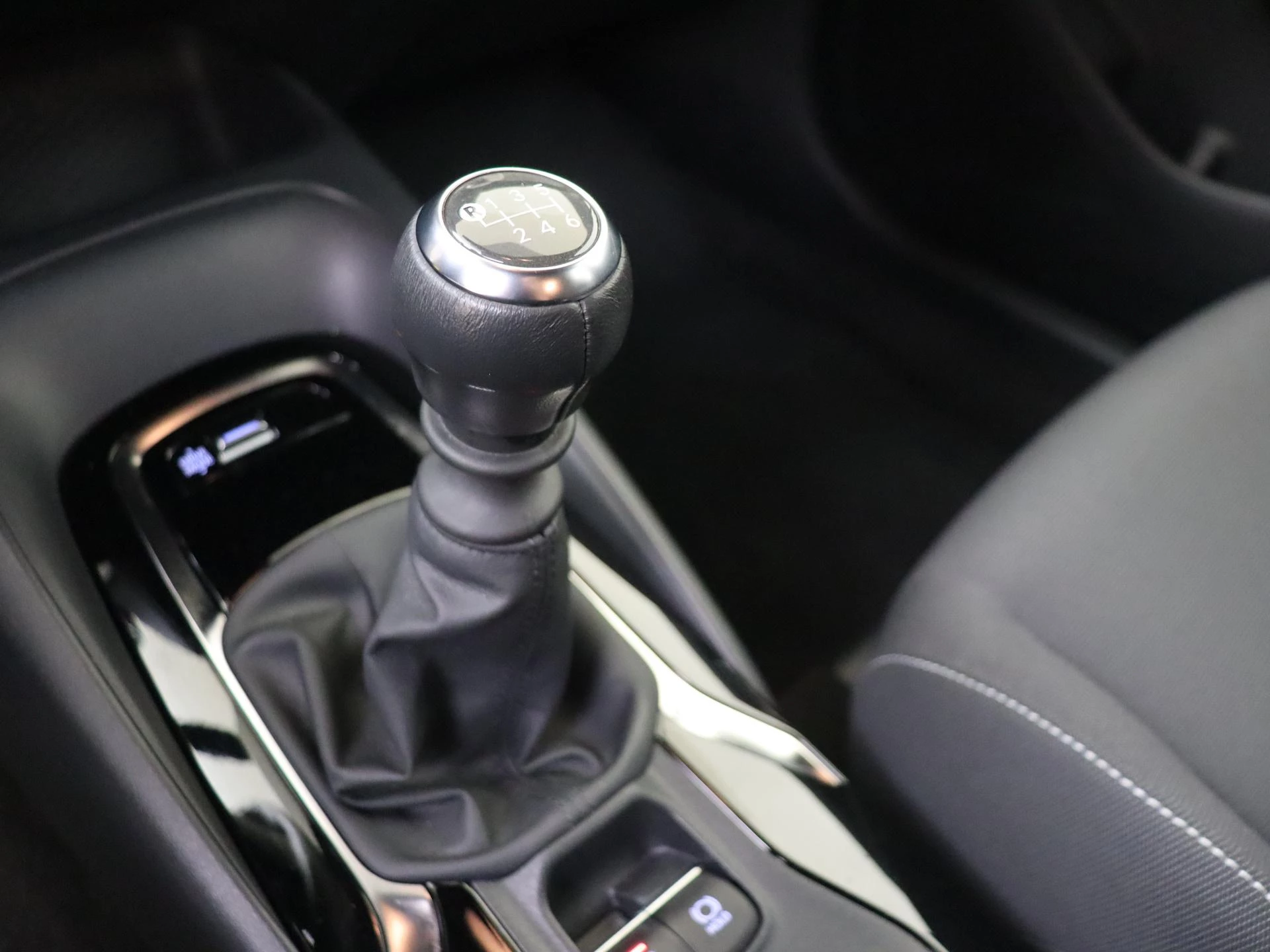 Toyota-Corolla Touring Sports-image-24