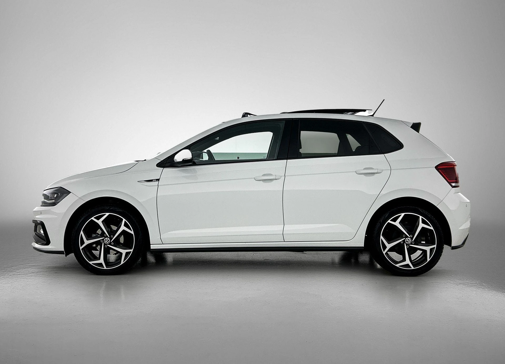 Volkswagen-Polo-image-1