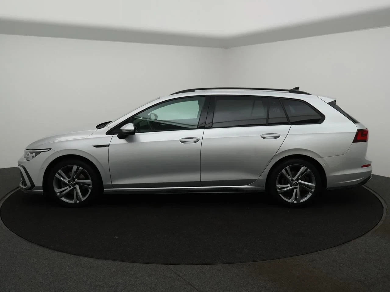 Volkswagen-Golf-image-3