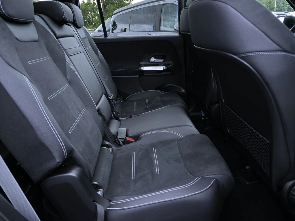 Mercedes-Benz-GLB 200 d-image-13