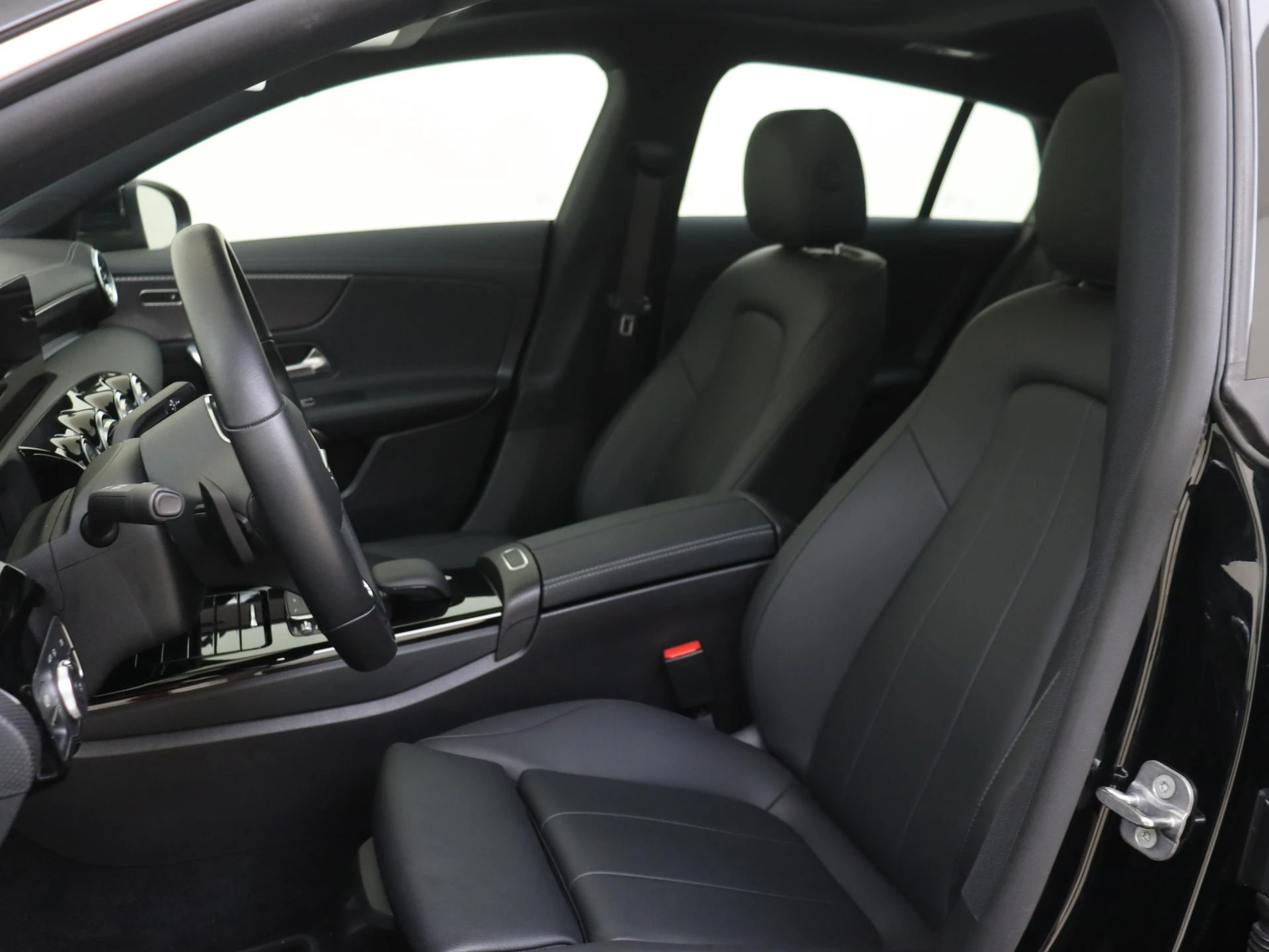 Mercedes-Benz-CLA-image-10