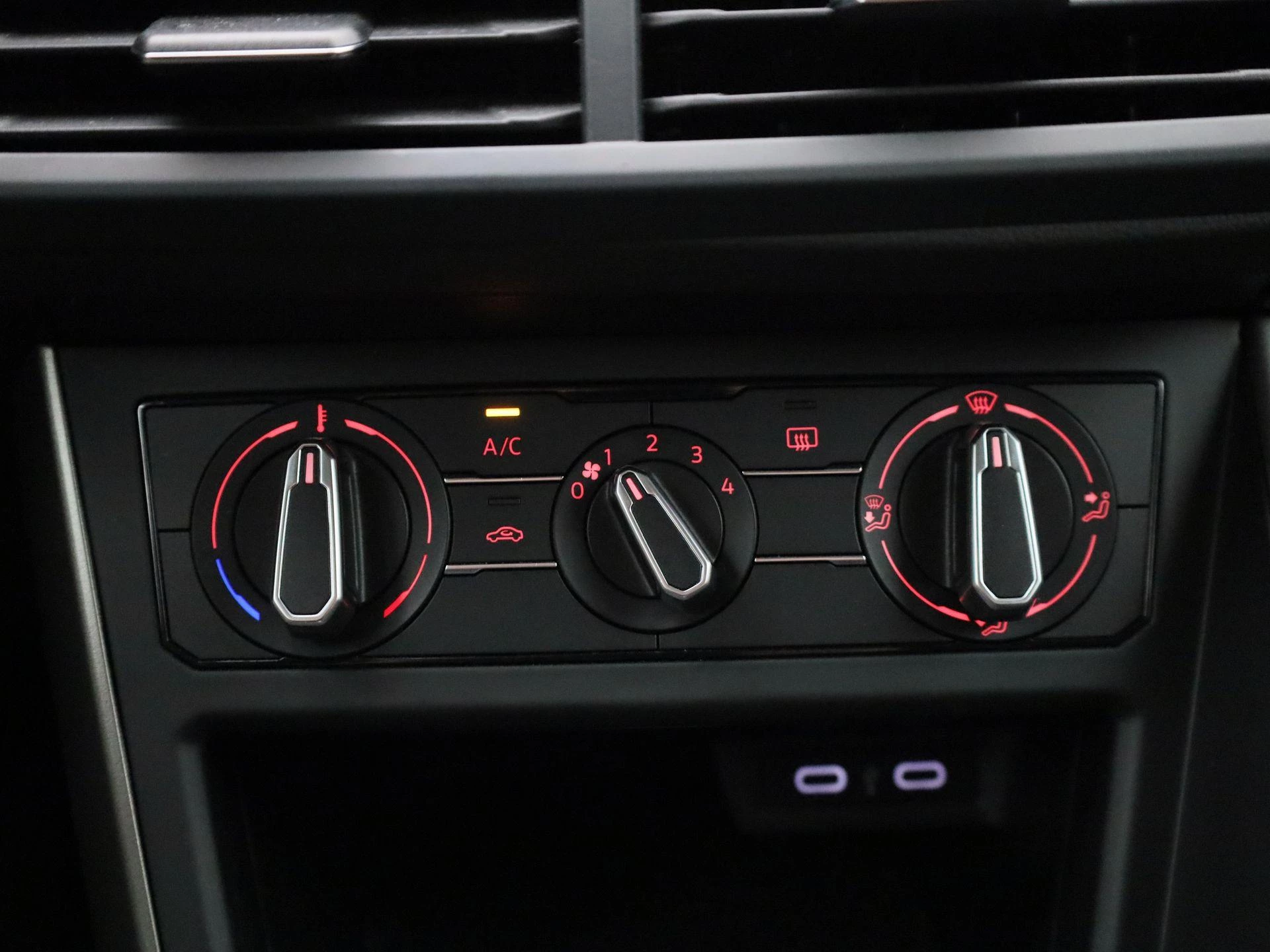 Volkswagen-Polo-image-16