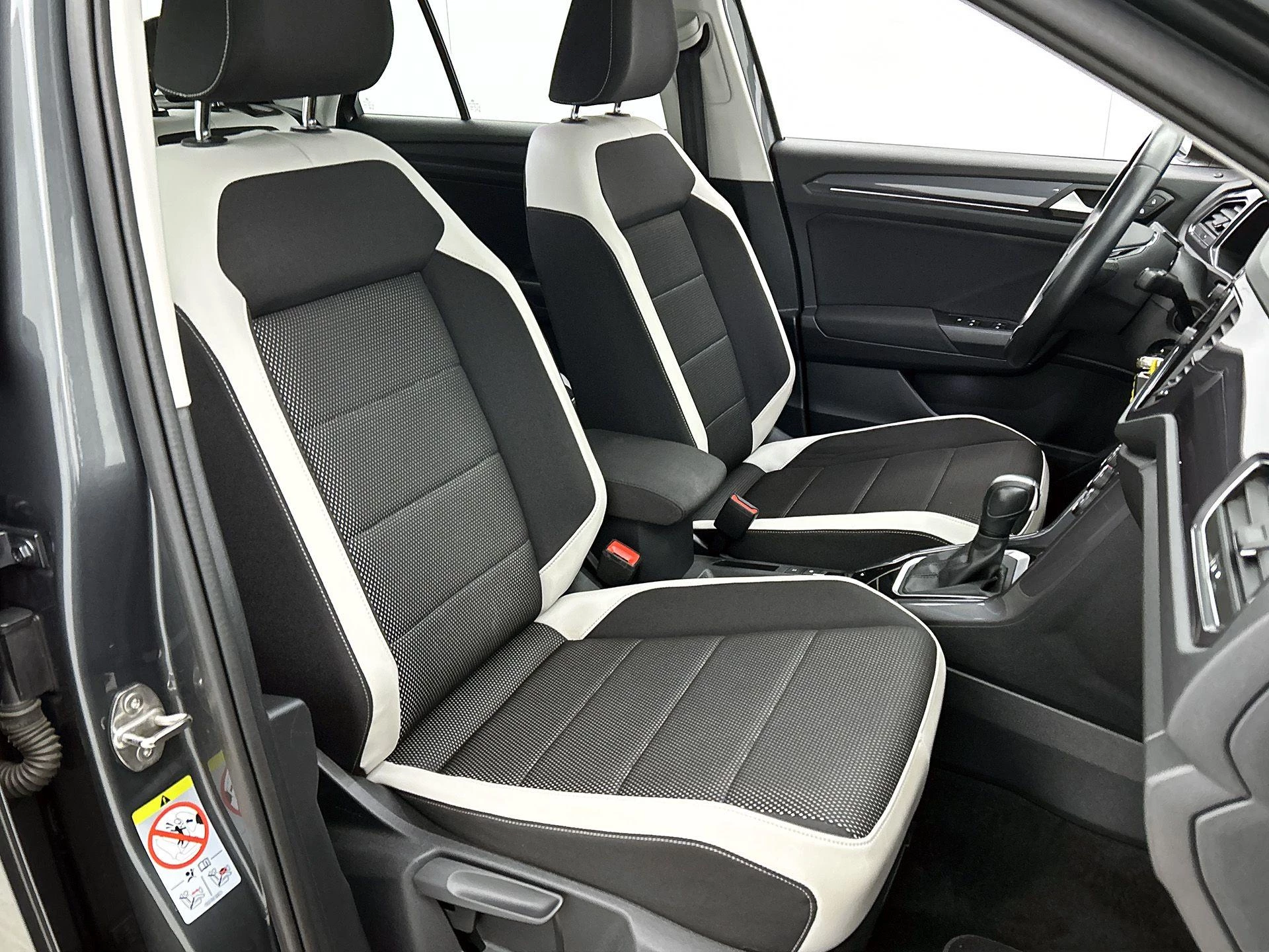 Volkswagen-T-Roc-image-37
