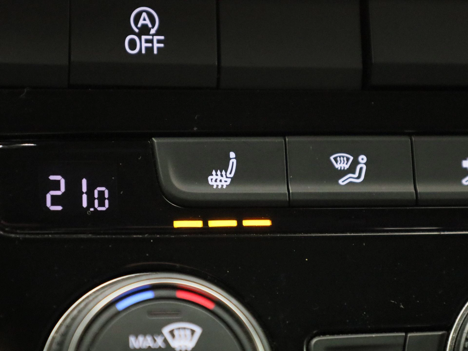 Volkswagen-T-Roc-image-21