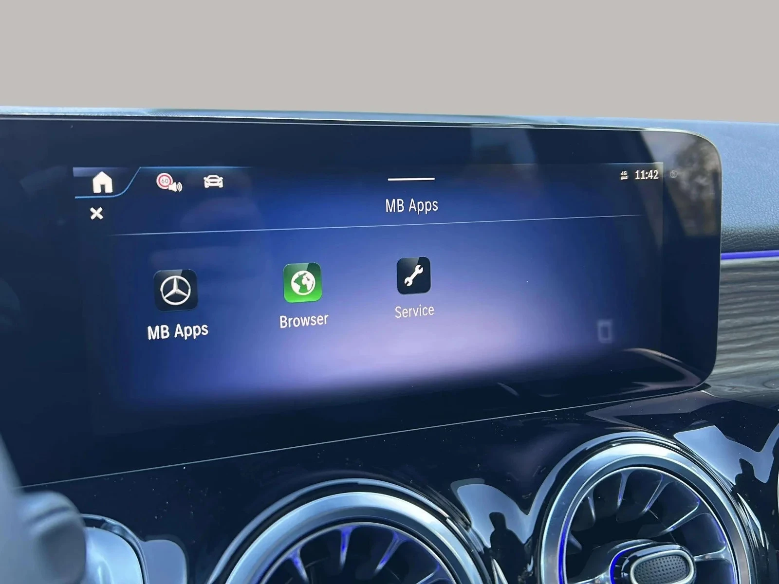 Mercedes-Benz-EQB-image-16