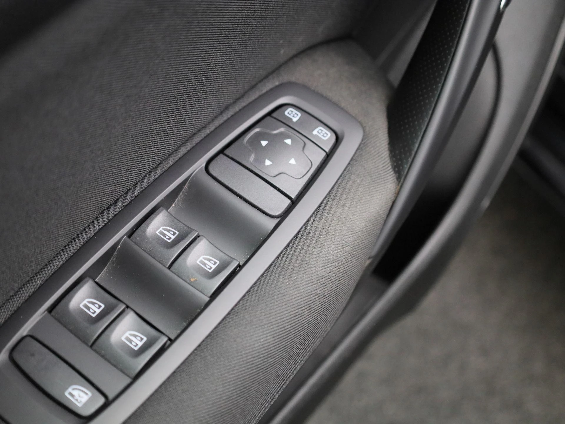 Renault-Megane E-Tech-image-32