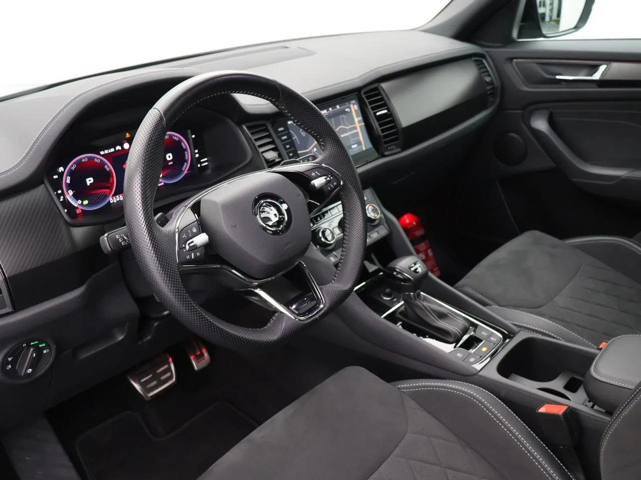 Škoda Kodiaq Kodiaq 2.0TSI 4x4 Sportline 190PK *AUTOMAAT*PANODAK*7 ZITPLAATSEN*TREKHAAK*LEDER*ALCANTARA*SPORTZETELS*CAMERA*CRUISE*PDC*...*