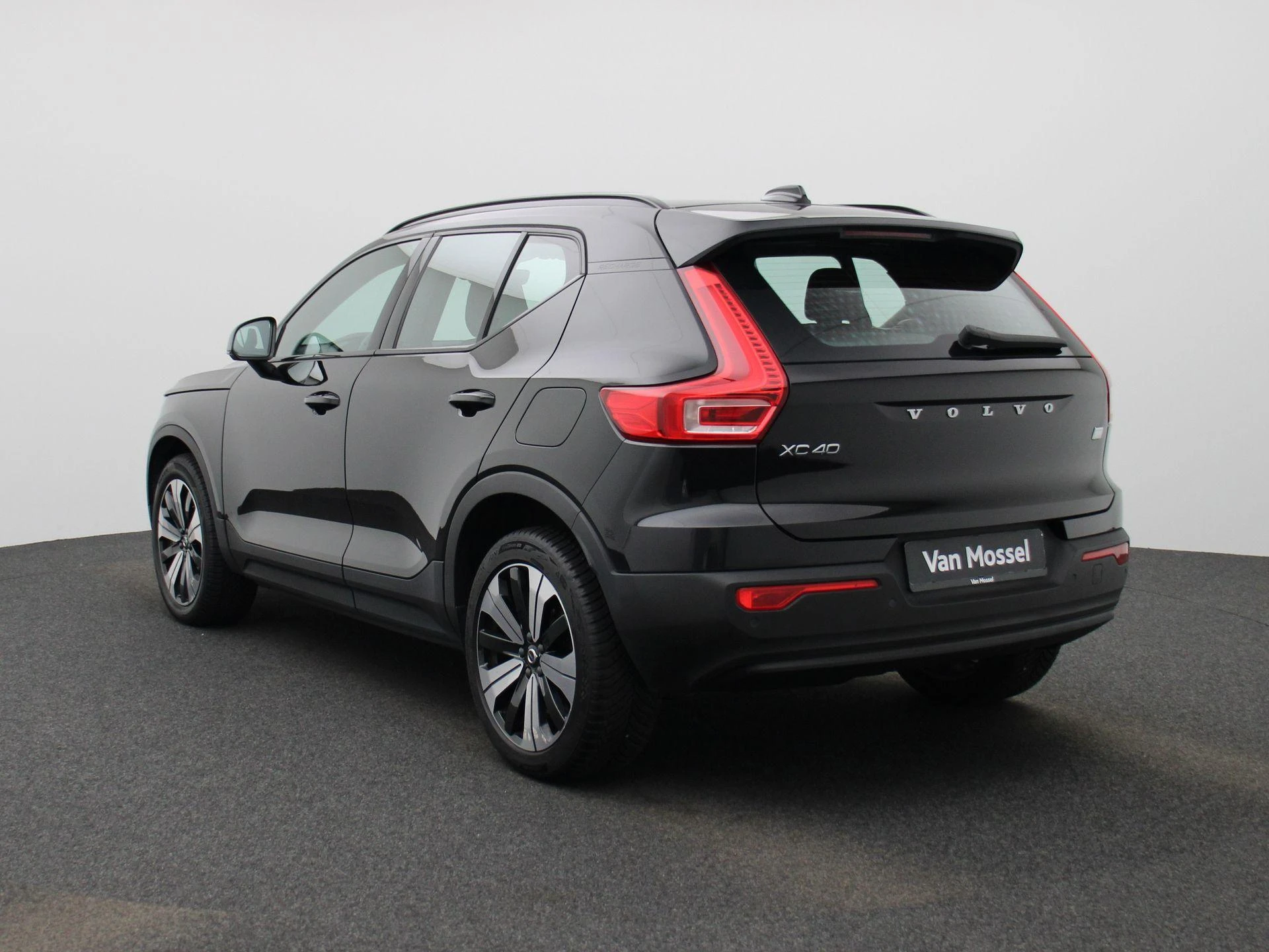 Volvo-XC40-image-1