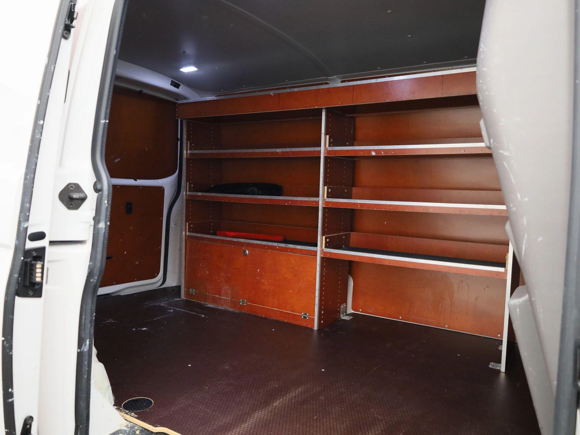 Volkswagen-Transporter-image-11