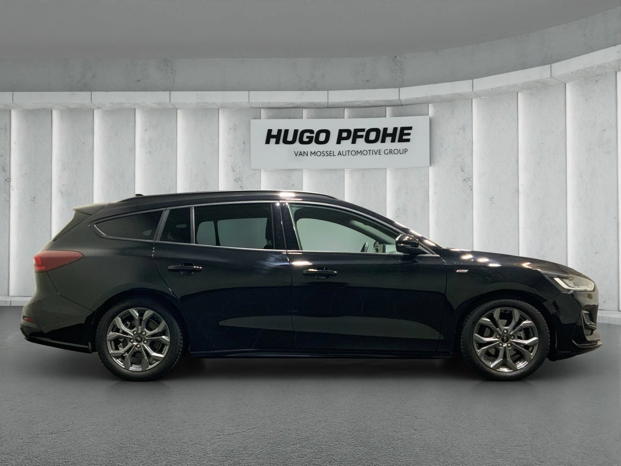Ford Focus ST-Line X Turnier Aut.*AHK*ACC*HUD*KAM*NAVI*WINTER-PKT.