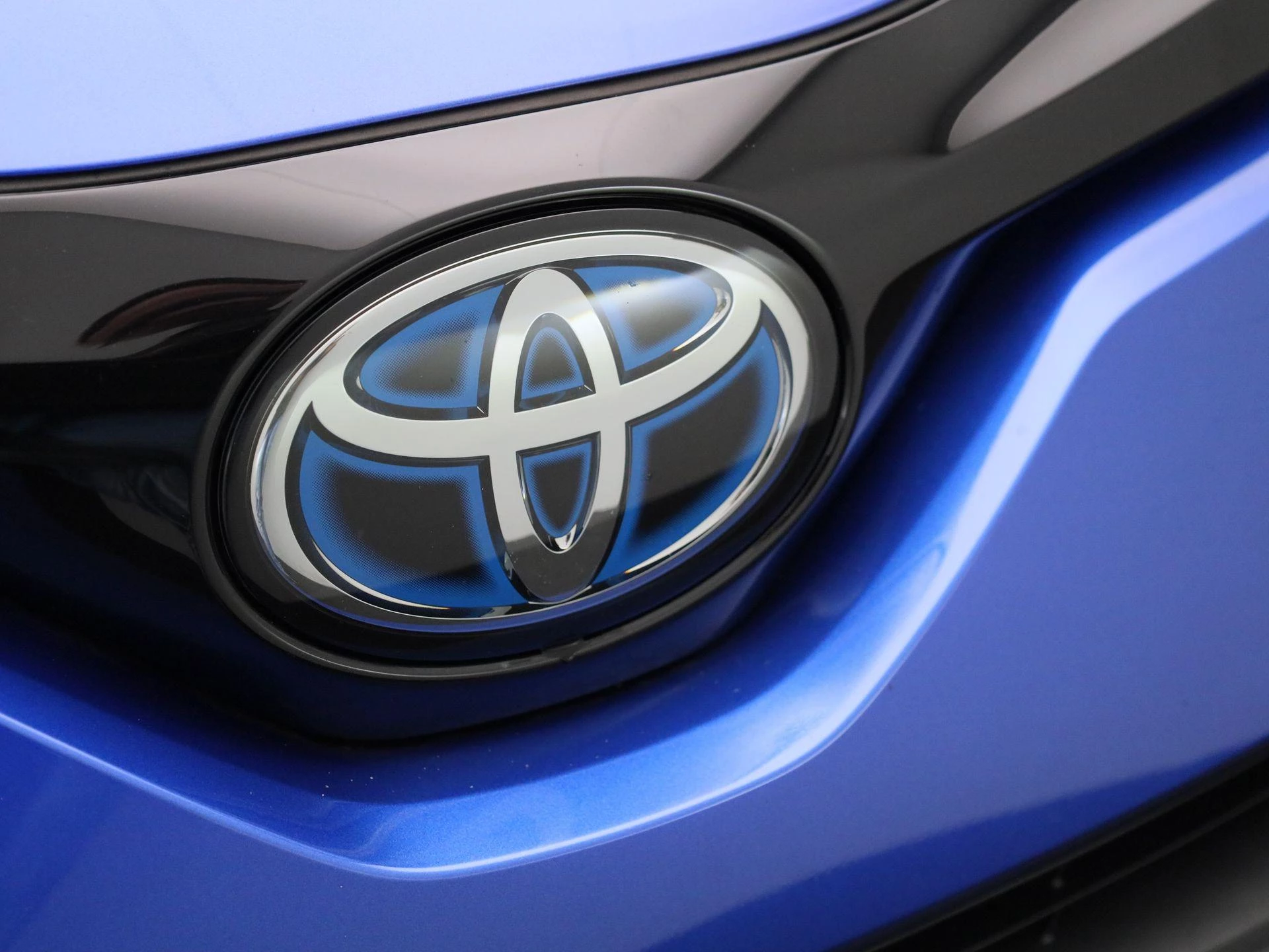 Toyota-C-HR-image-30