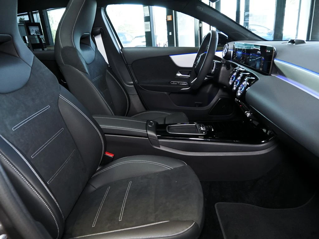 Mercedes-Benz-A-Klasse 180-image-12