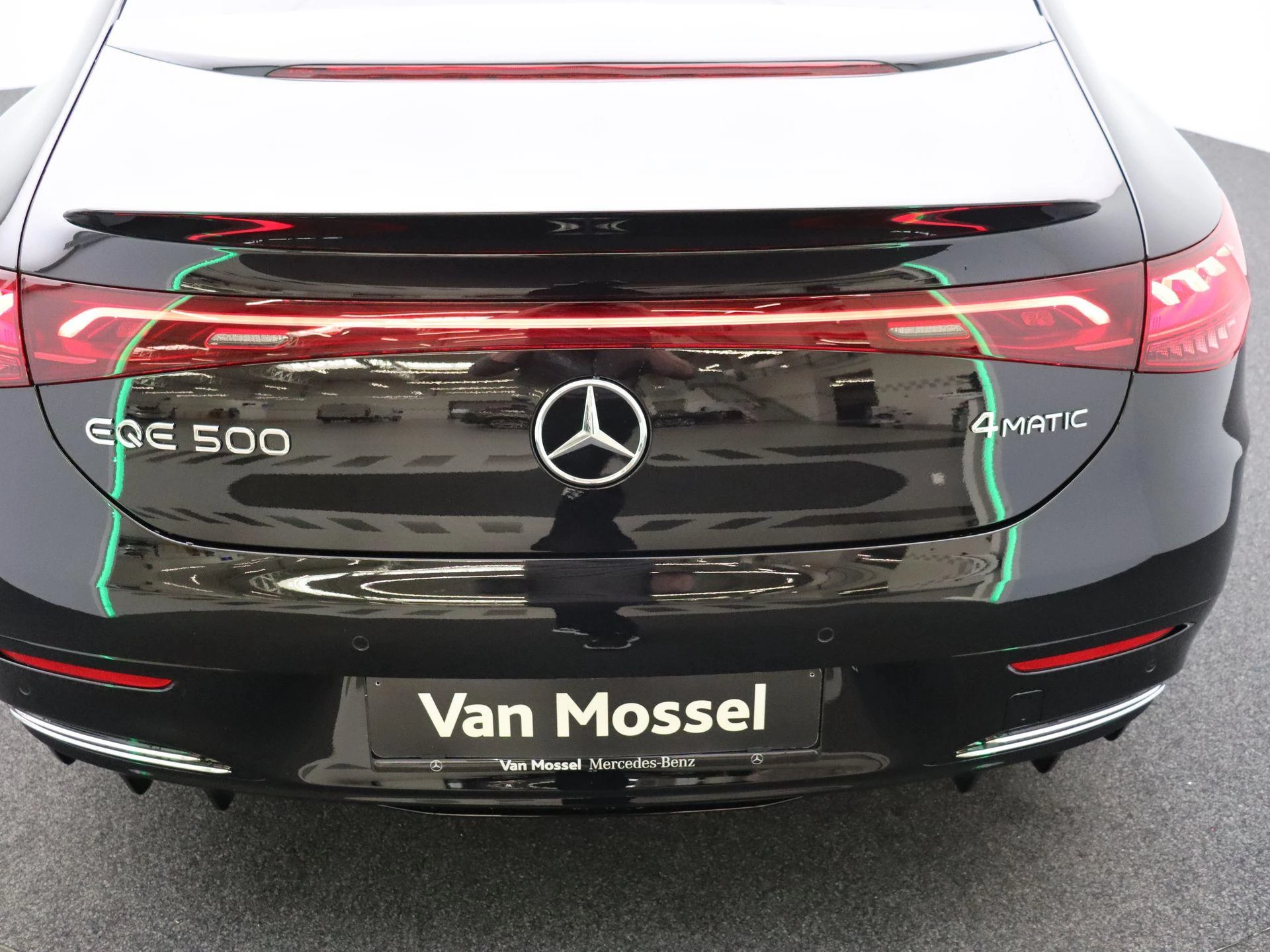 Mercedes-Benz-EQE-image-20