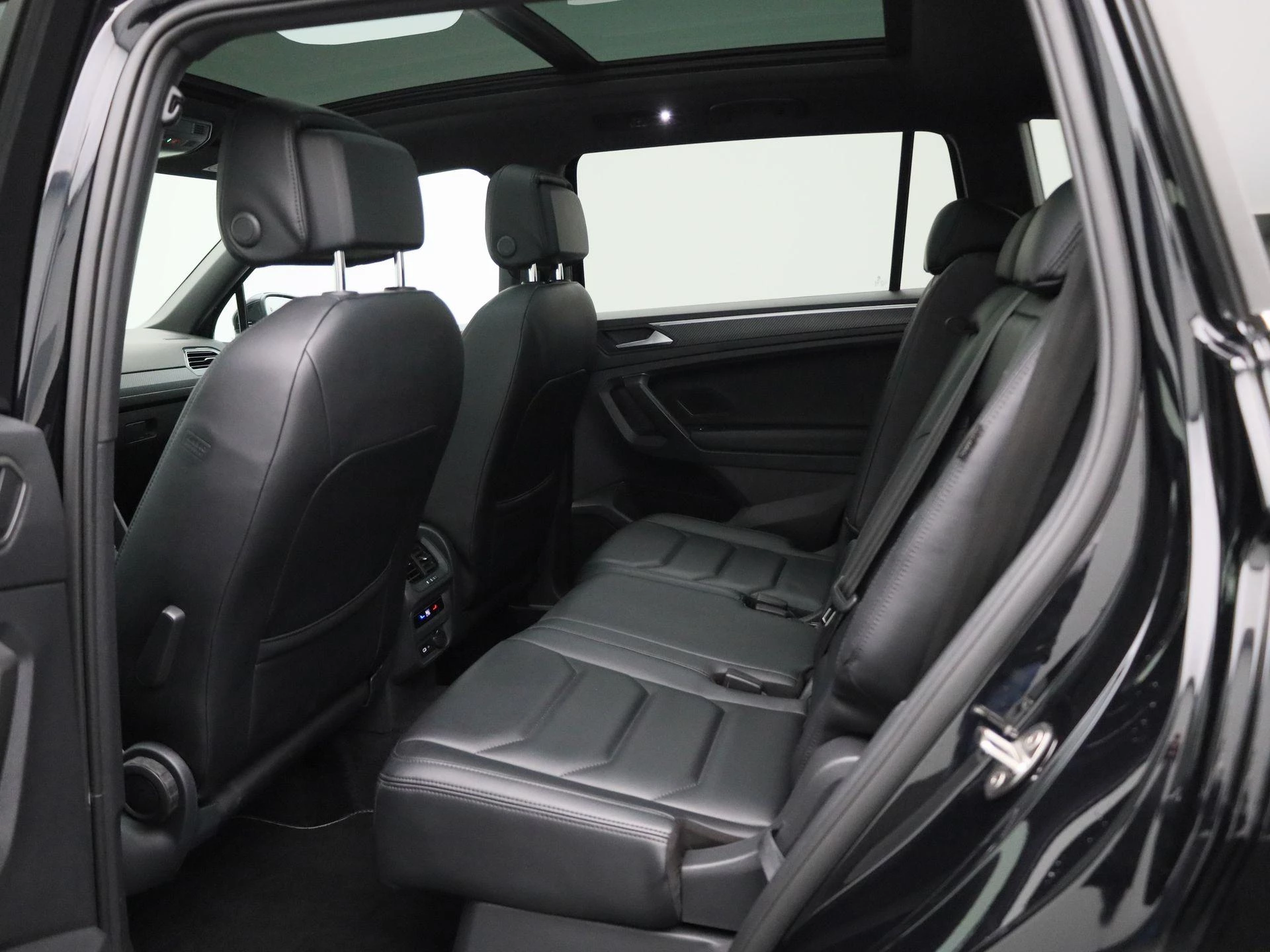 Volkswagen-Tiguan Allspace-image-9