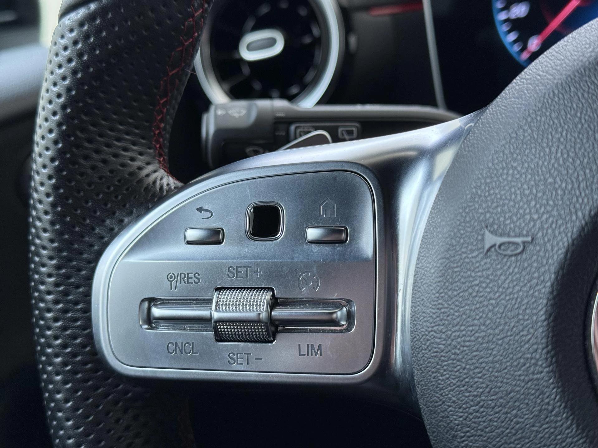 Mercedes-Benz-A-Klasse-image-15