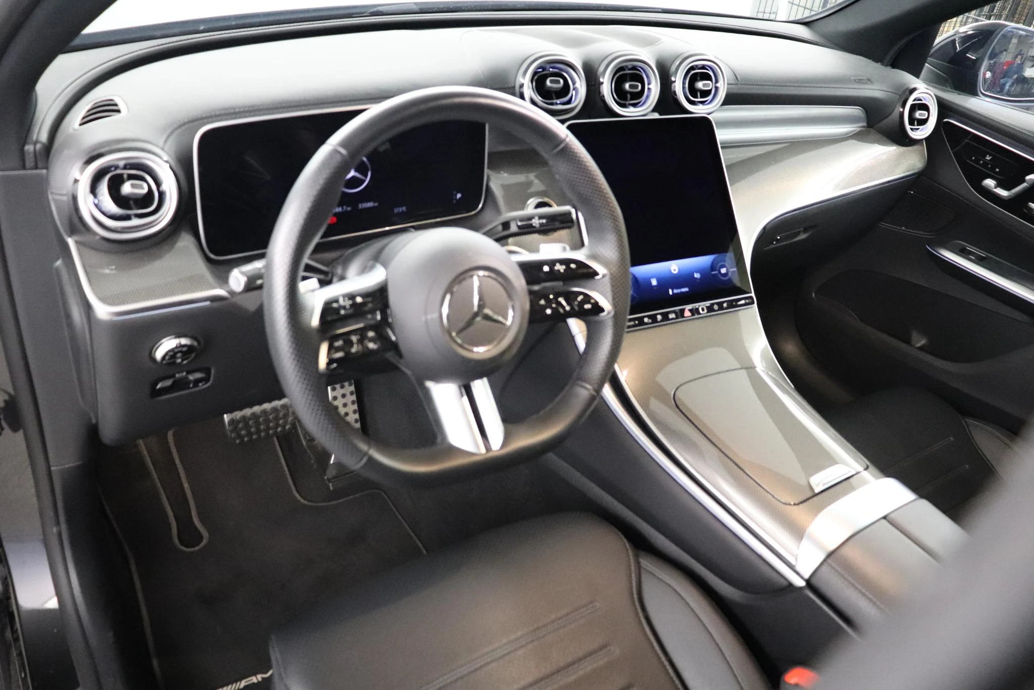 Mercedes-Benz-GLC-image-11