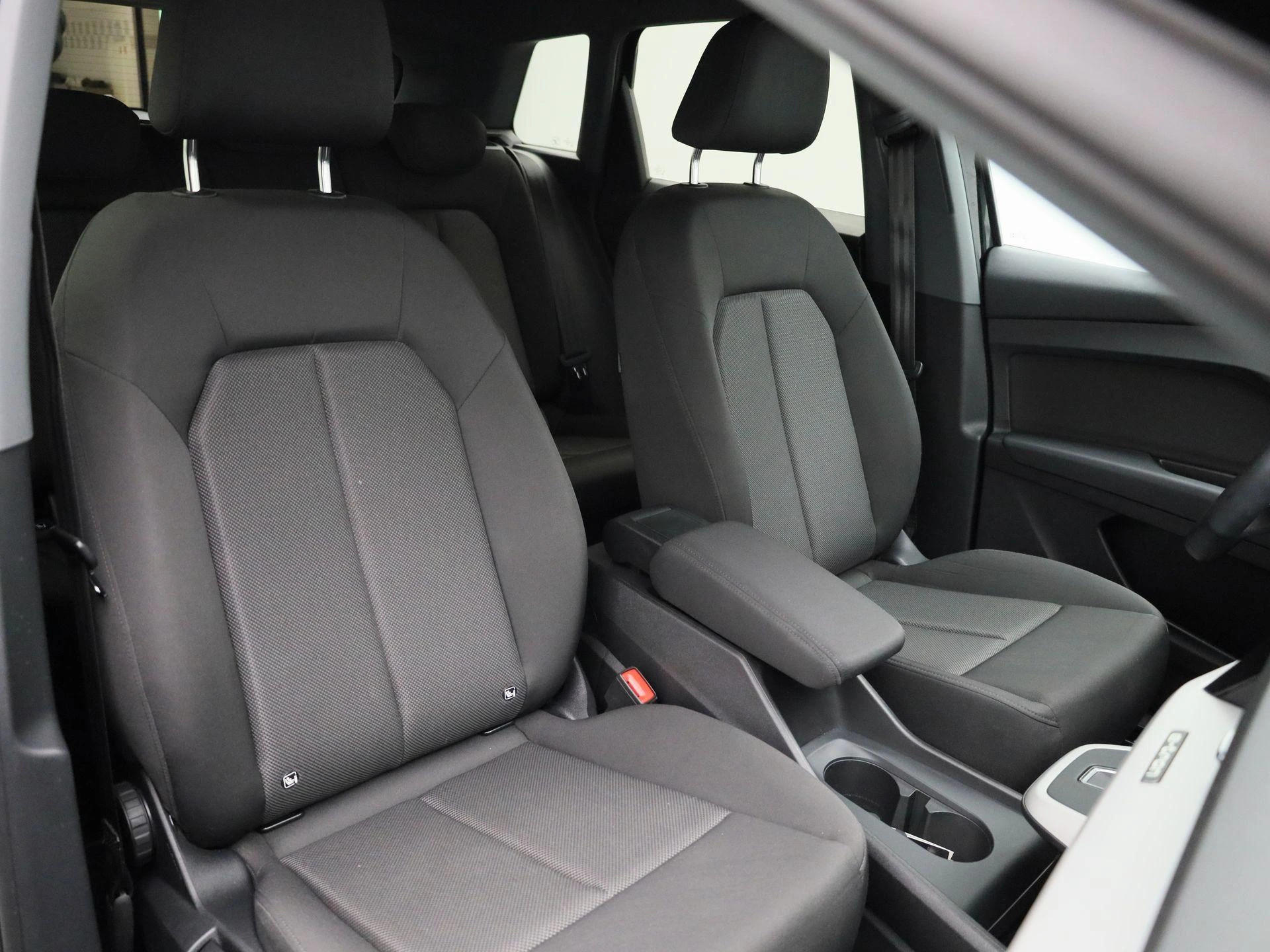 Audi-Q4 e-tron-image-35