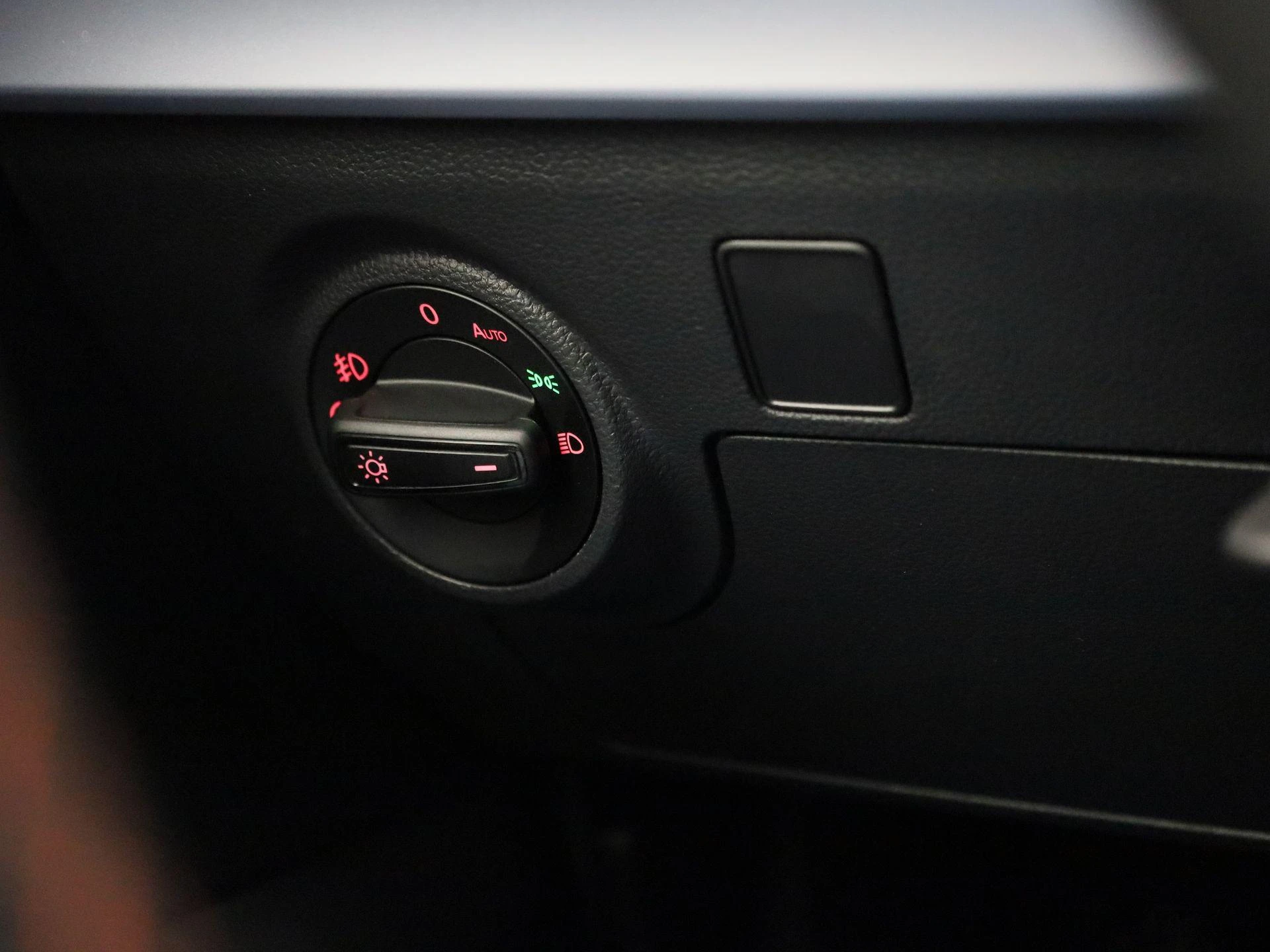 SEAT-Arona-image-18