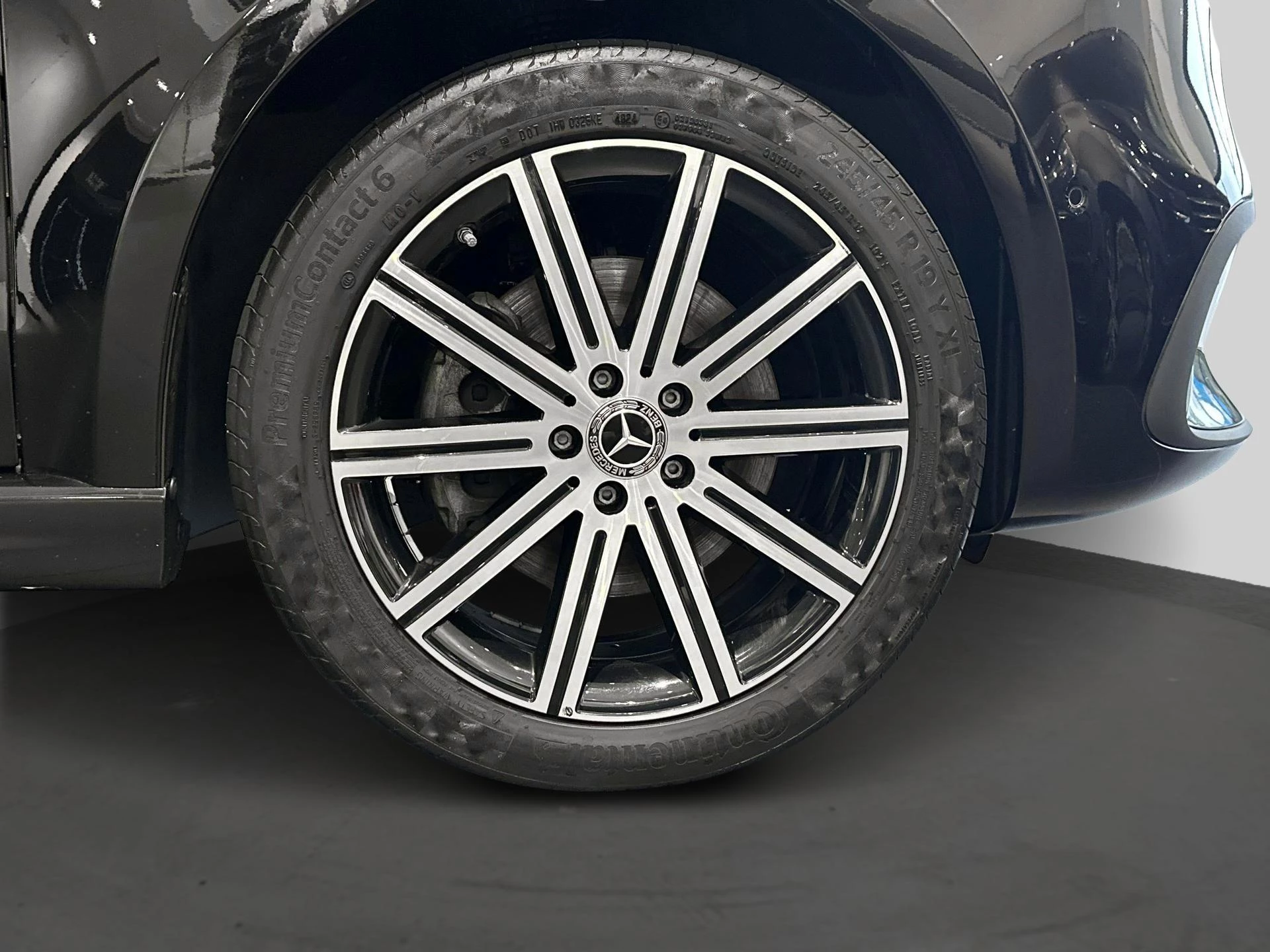 Mercedes-Benz-Vito-image-4