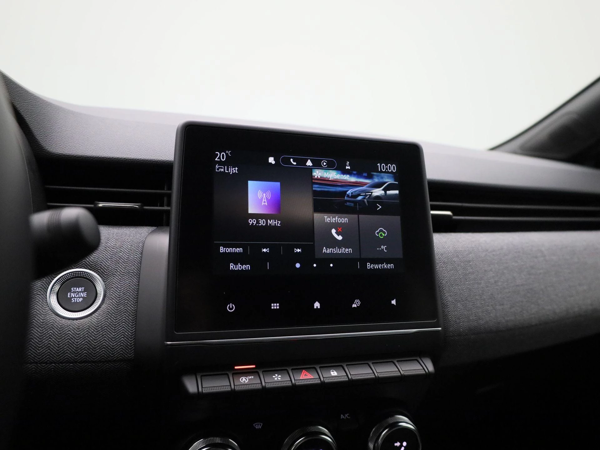 Renault-Clio-image-11